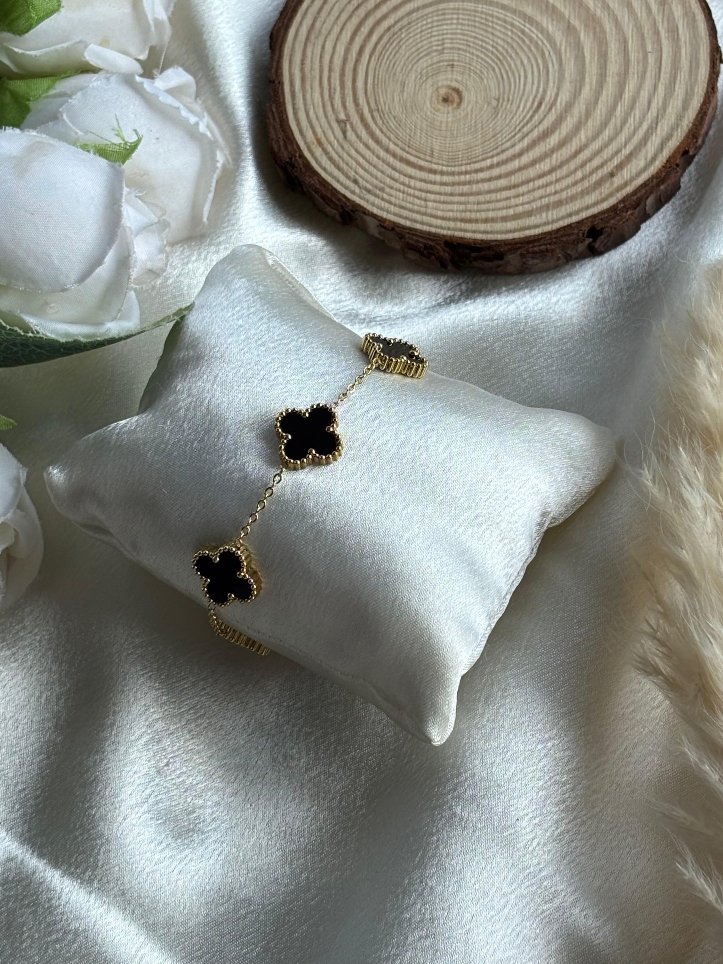 Anti tarnish gold plated black white and gold colour clove bracelet