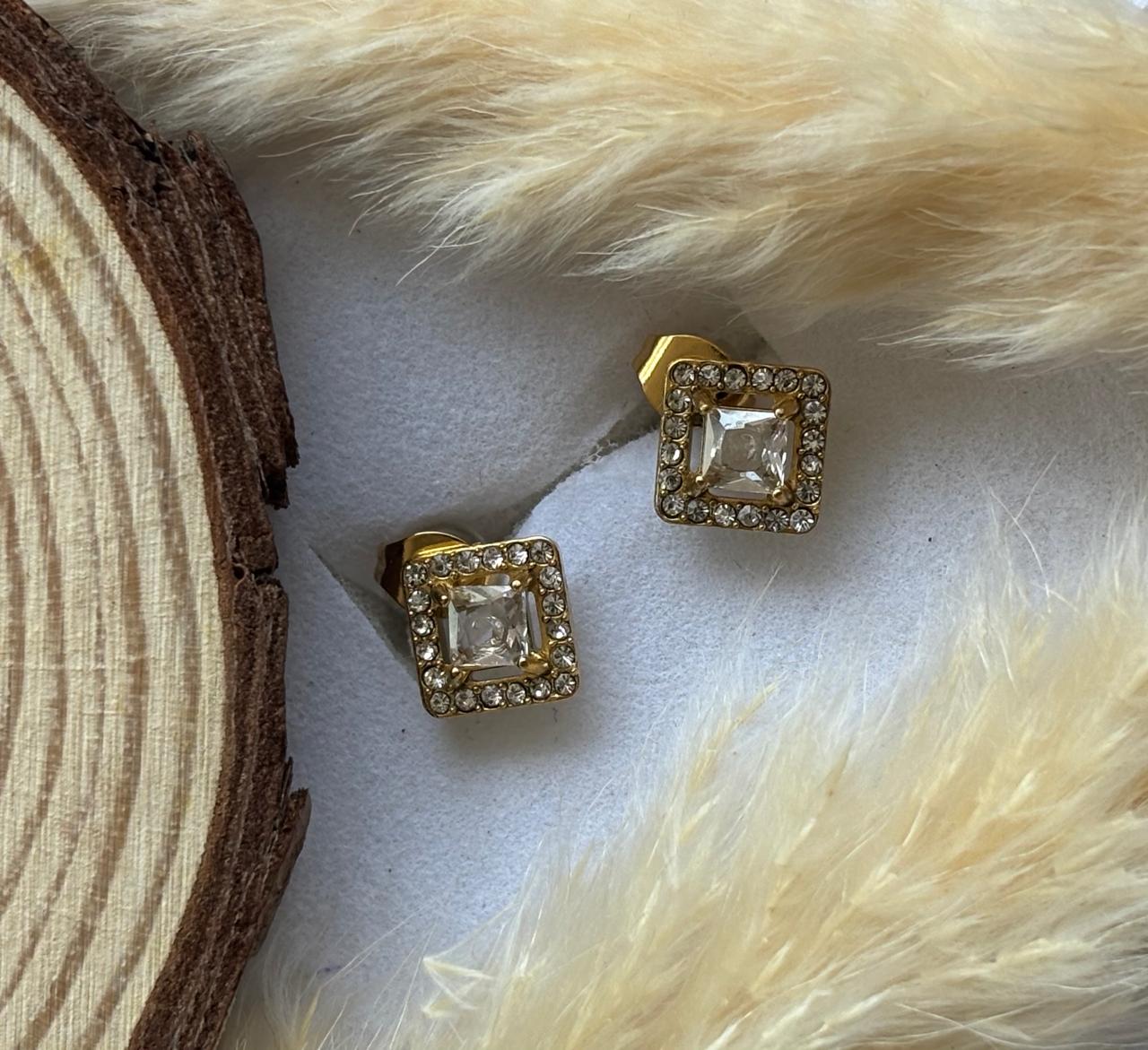 Anti tarnish White stone earing
