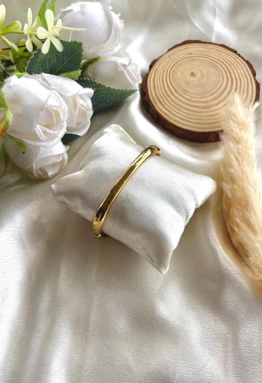 Anti tarnish gold plated rectangular bangle