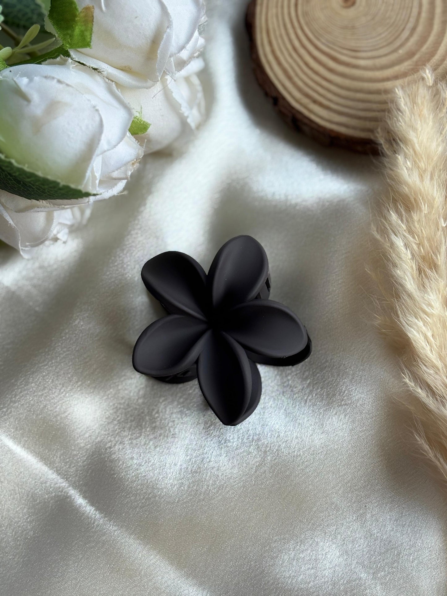 Matte flower hair claw clip