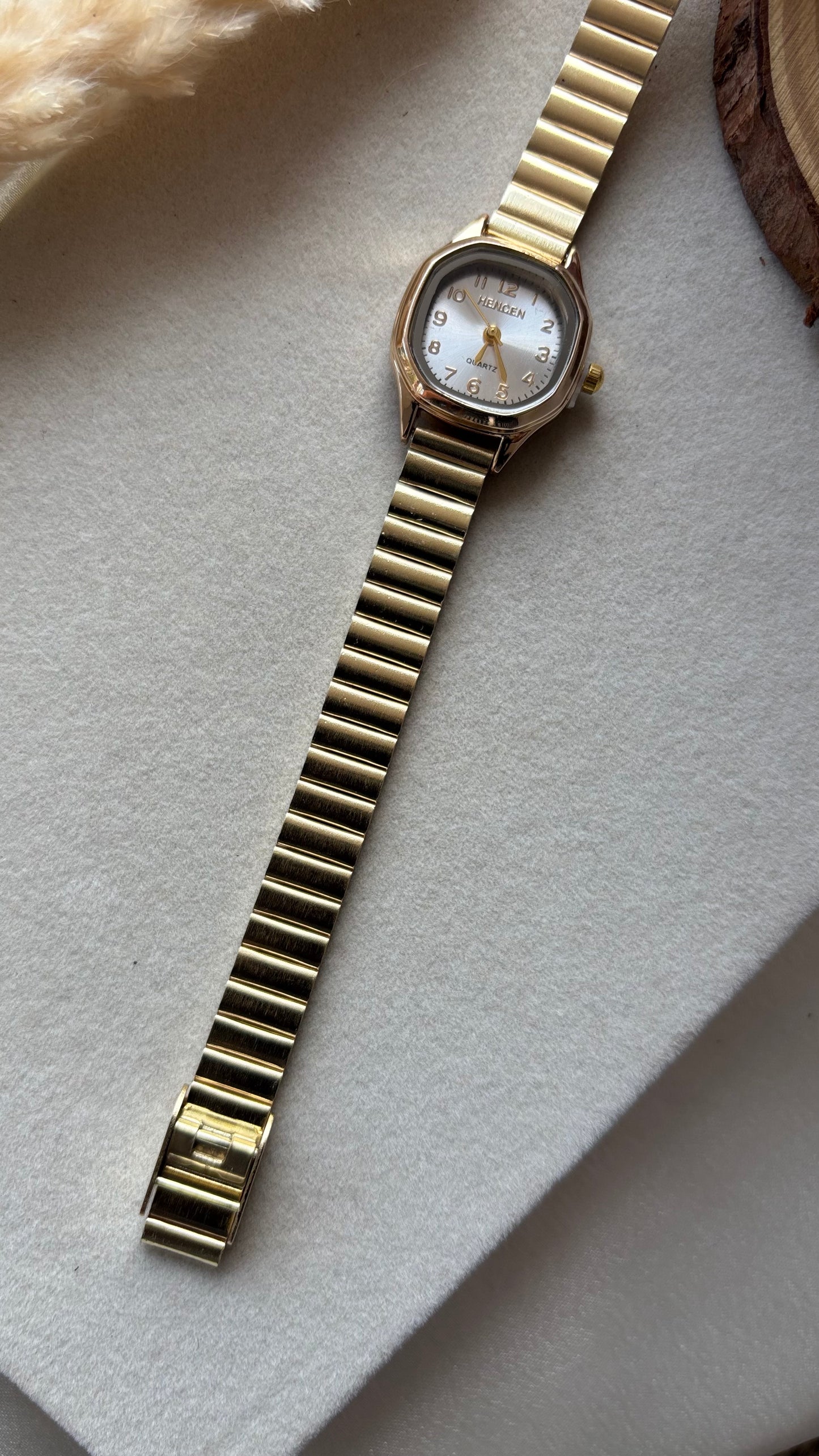 Premium pinteresty watch