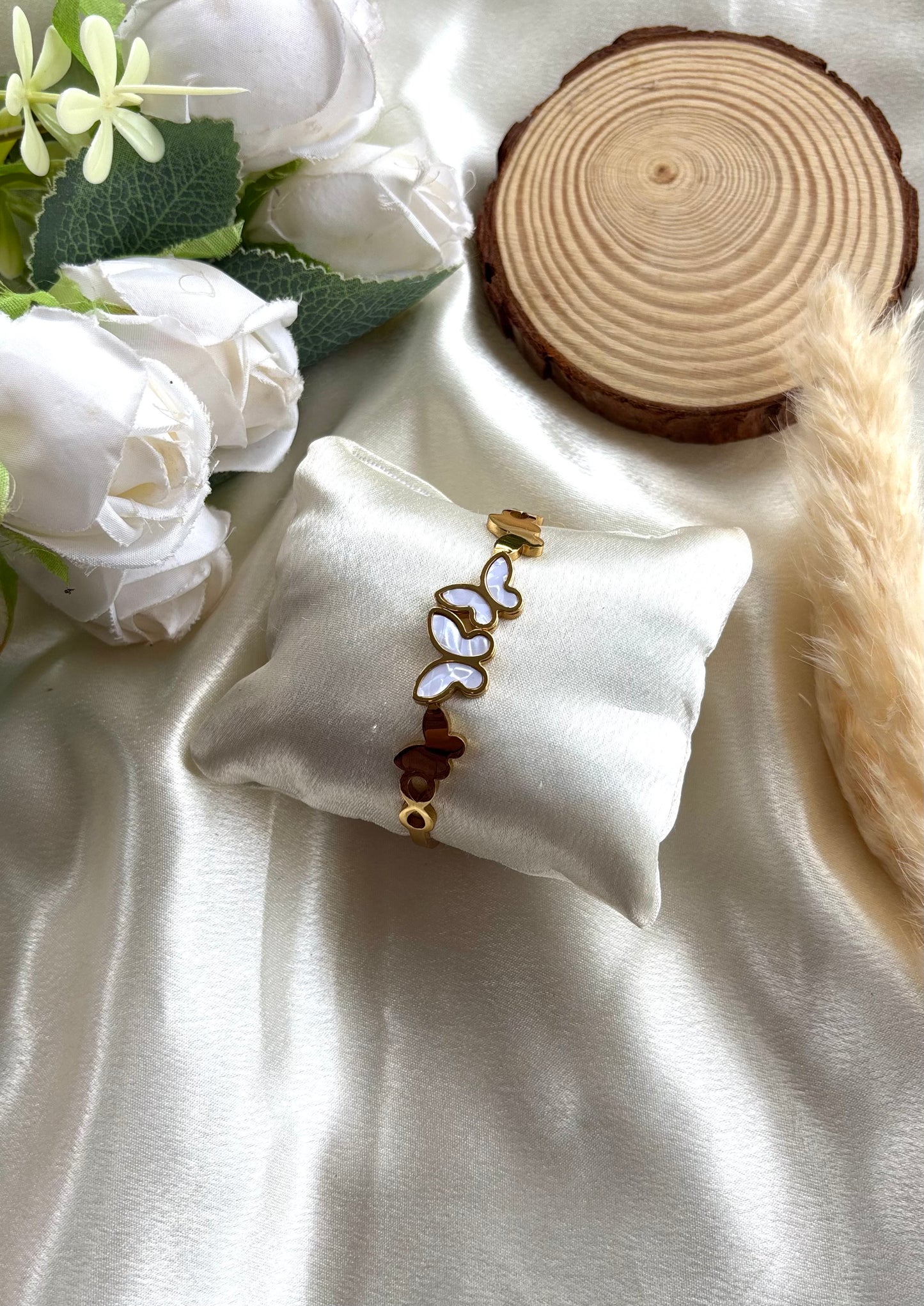 Anti tarnish gold plated openable bangle ( diameter 6cm )