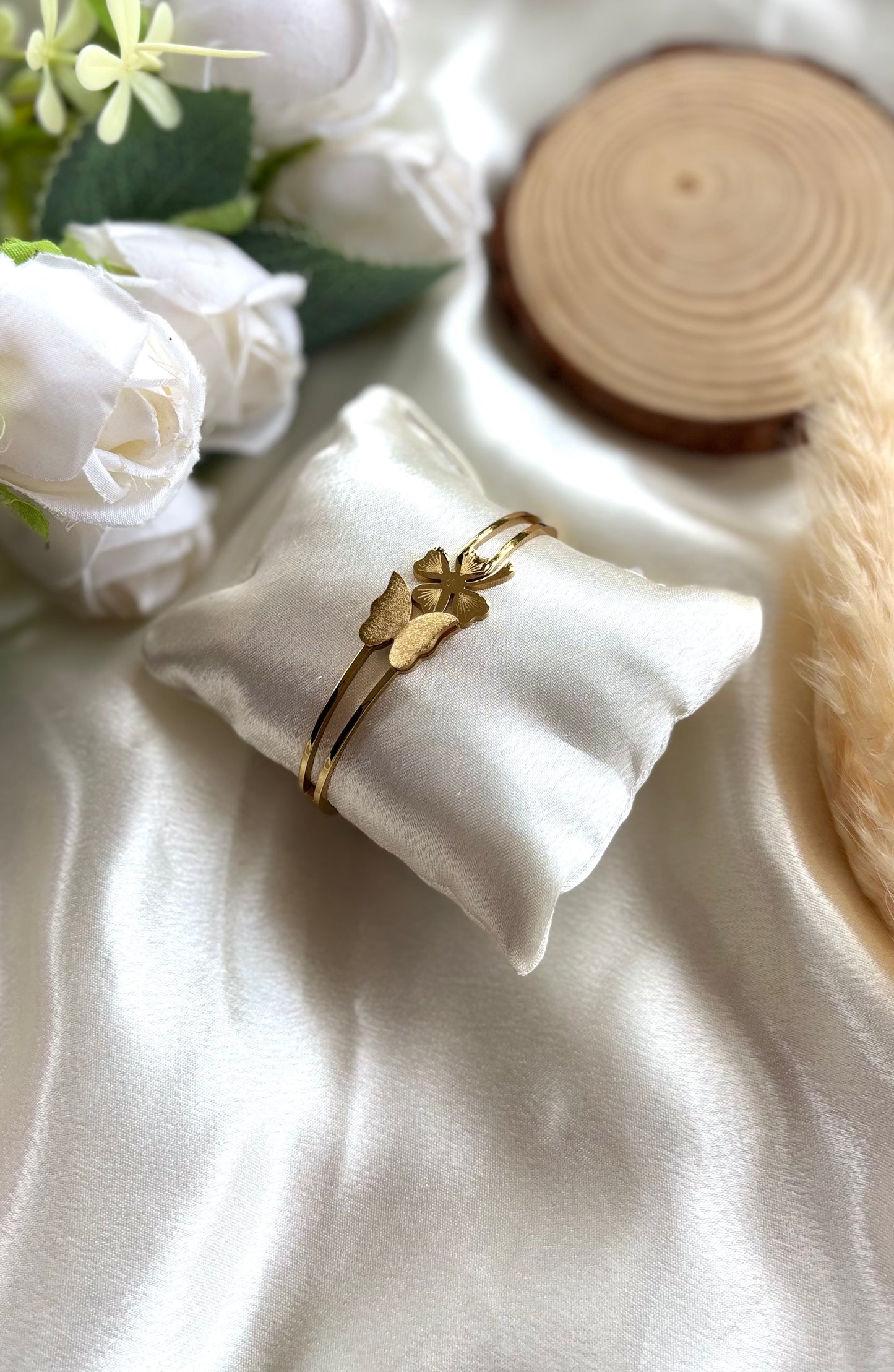 Anti tarnish gold plated openable bangle ( diameter 6cm )