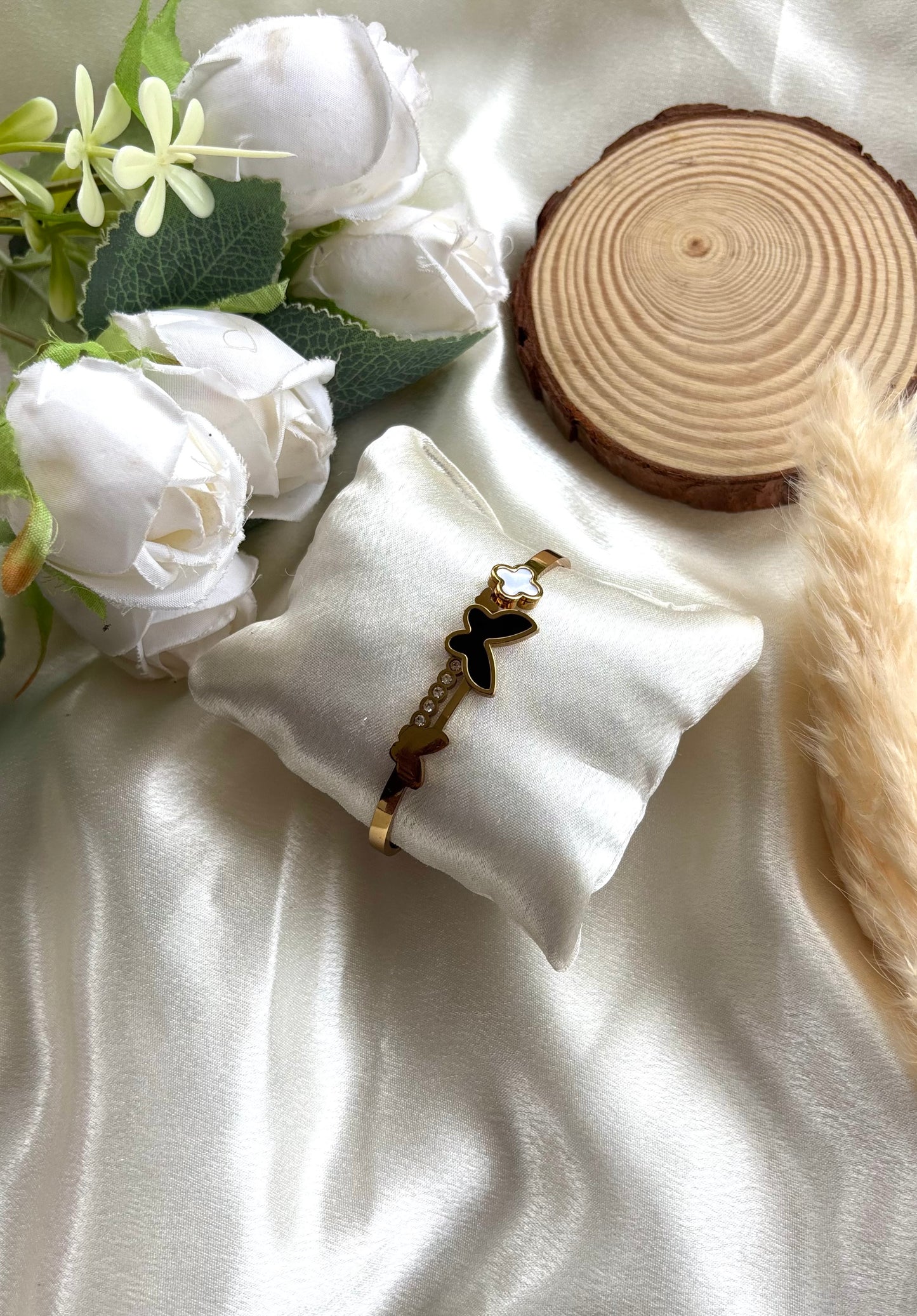 Anti tarnish gold plated openable bangle ( diameter 6cm )