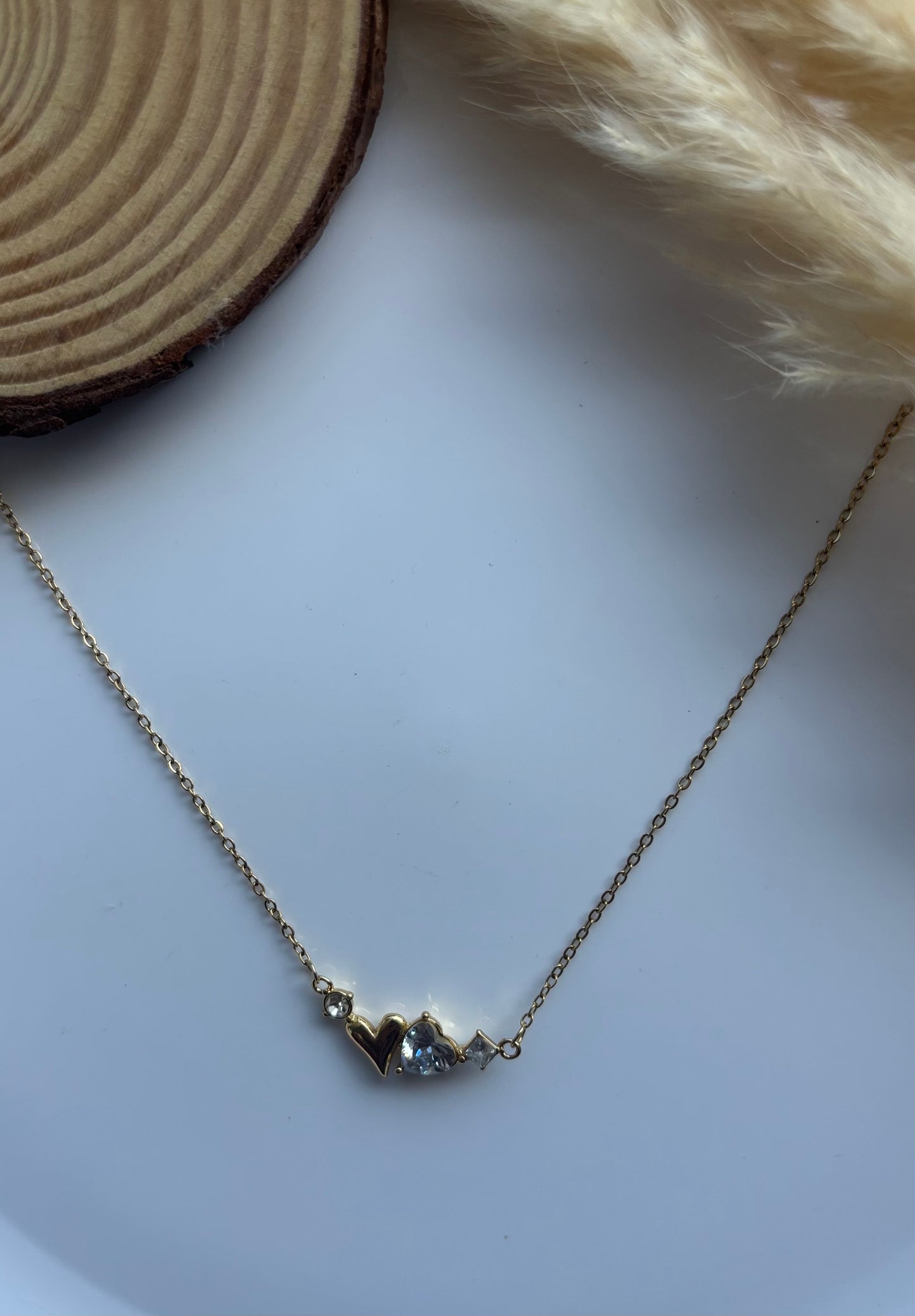 Anti tarnish gold plated heart white stone necklace