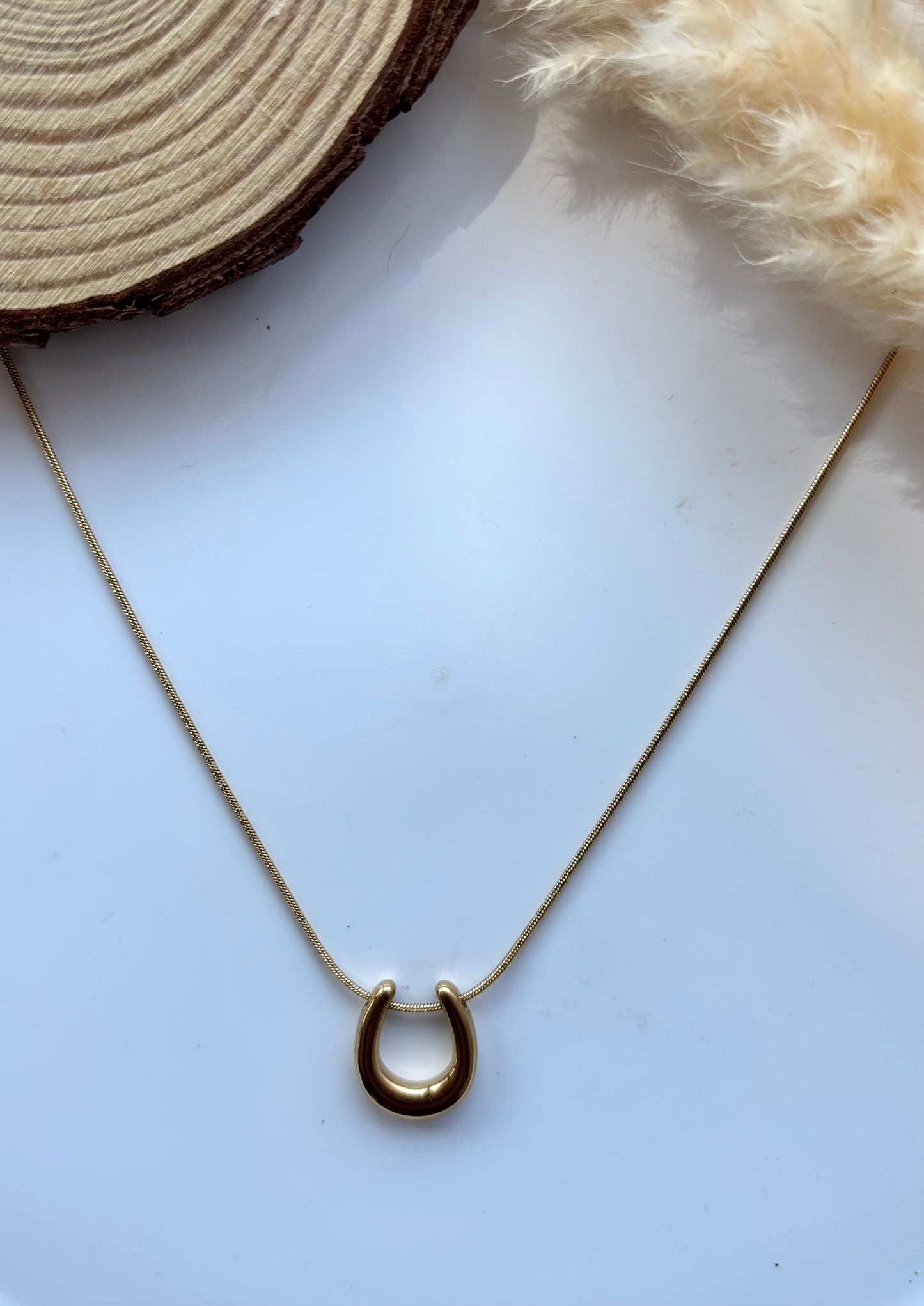 Anti tarnish gold plated u pendent