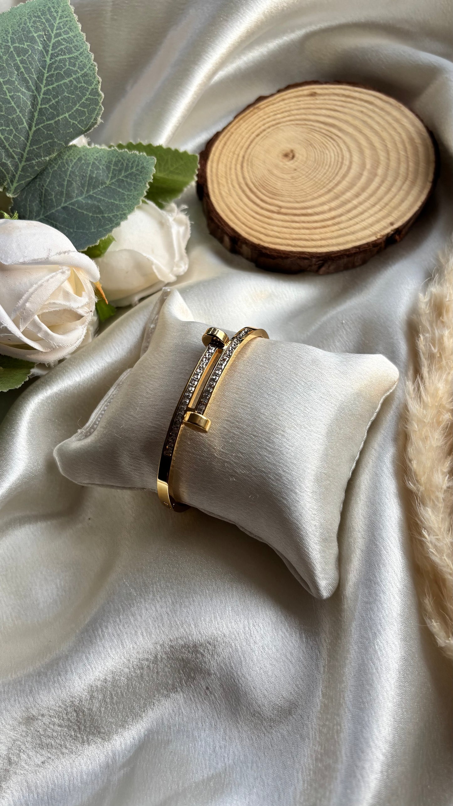 Anti tarnish gold plated bangle(diameter 6cm)