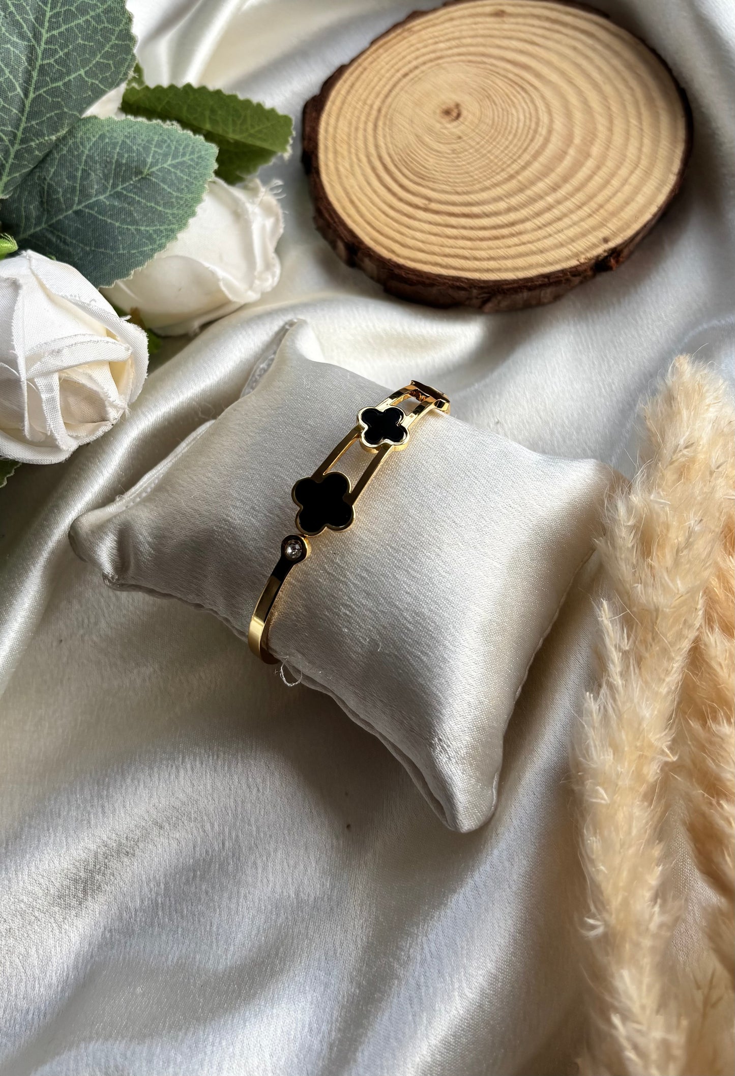 Anti tarnish gold plated bangle diameter 6cm