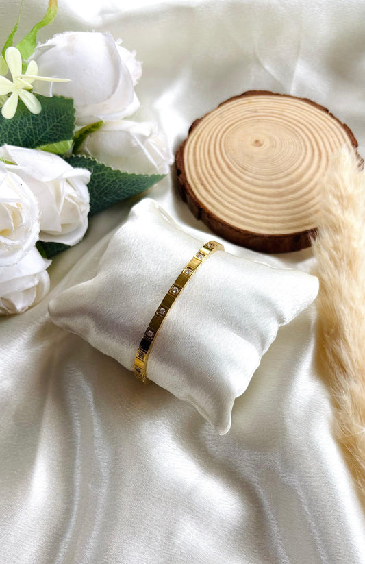 Anti tarnish gold-plated bangle with cubic zirconia stones