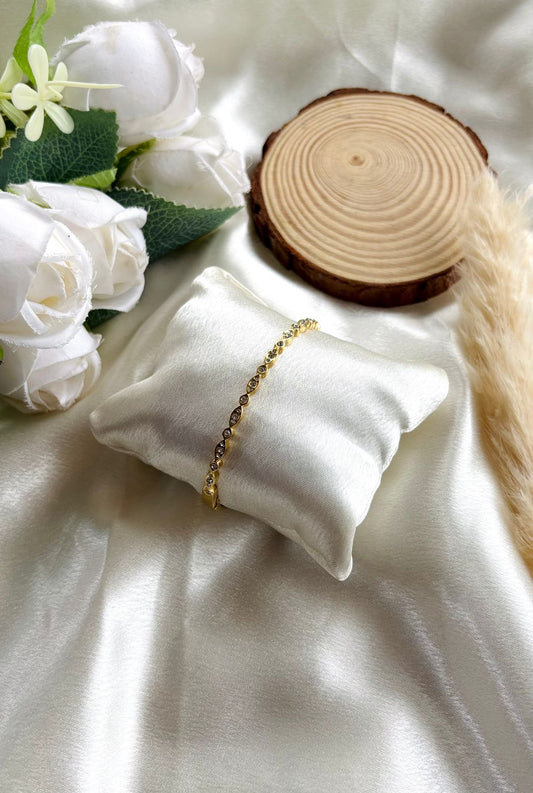 Anti tarnish gold plated stone studded bangle