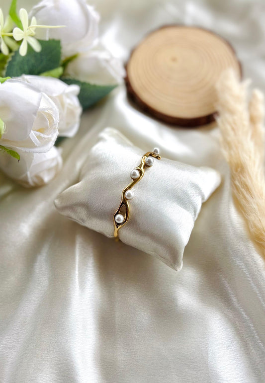 Anti tarnish gold plated pearl bangle