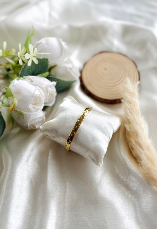 Anti tarnish gold plated small star stone bangle