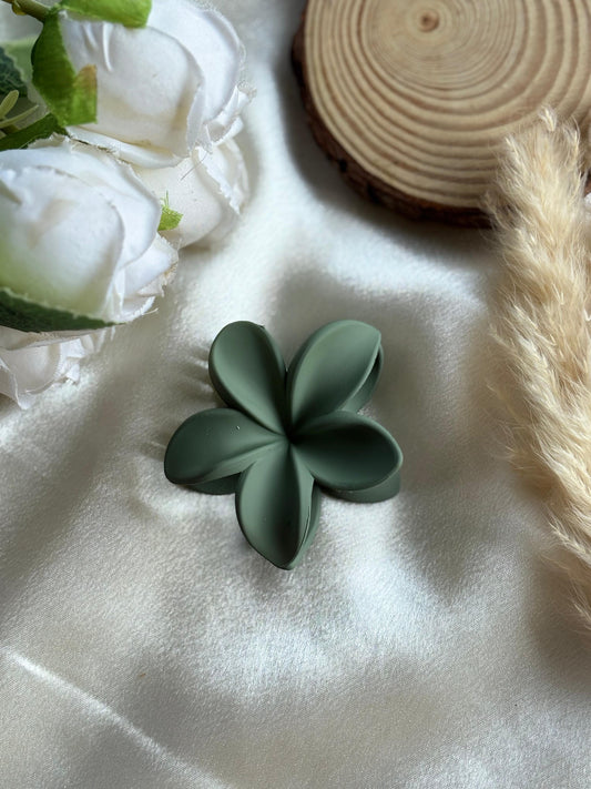 Matte flower hair claw clip