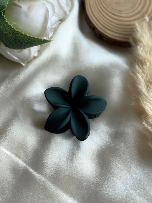 Matte flower hair claw clip