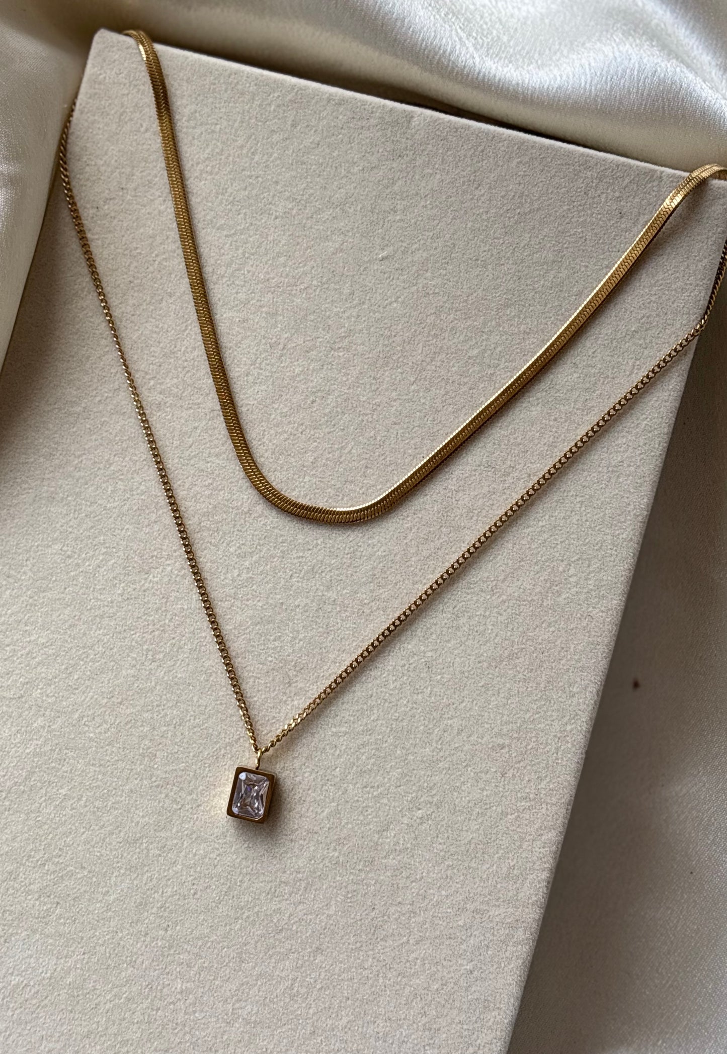 Anti tarnish gold plated white stone layered necklace