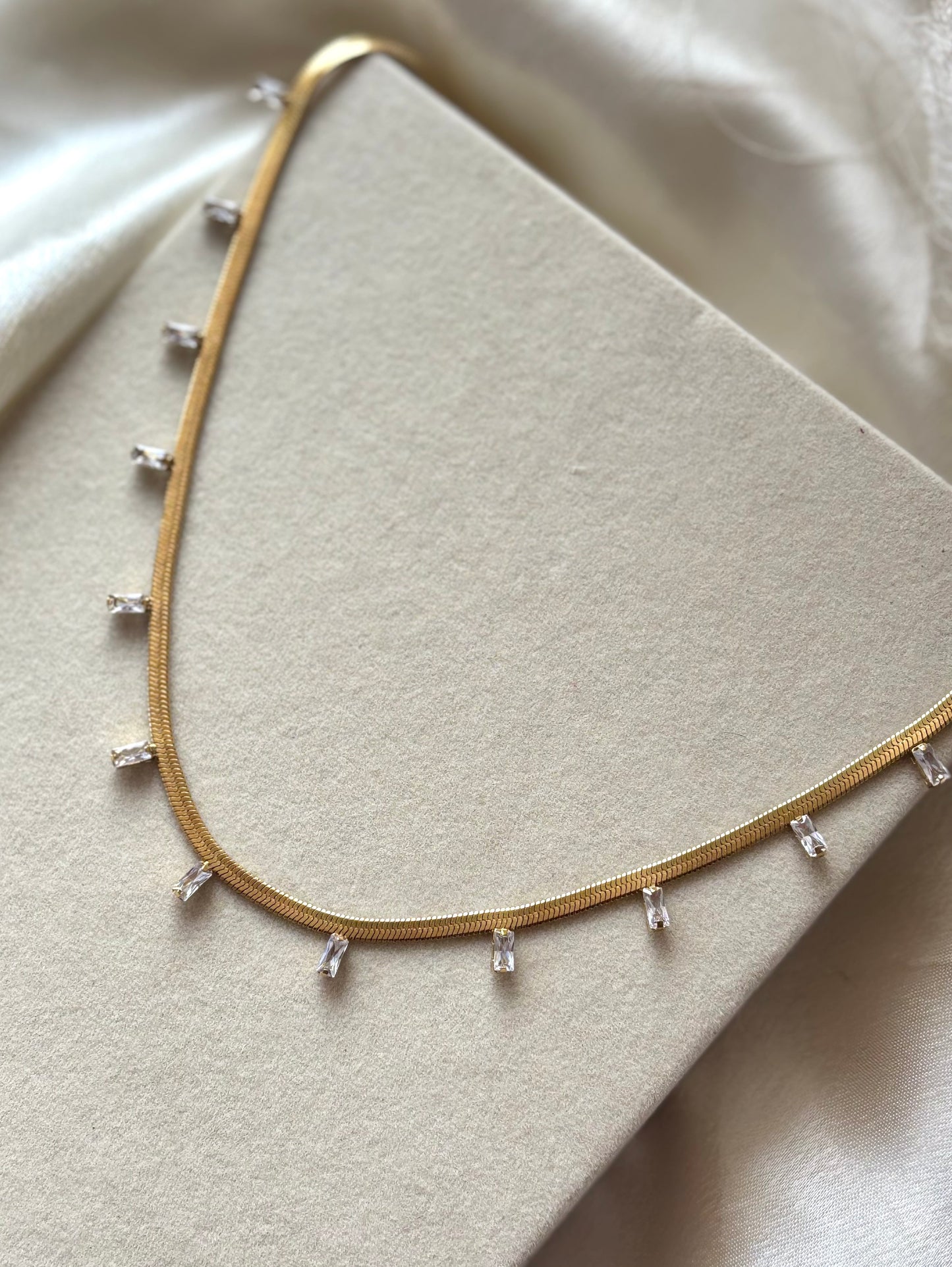 Anti tarnish gold plated snake chain white stone necklace