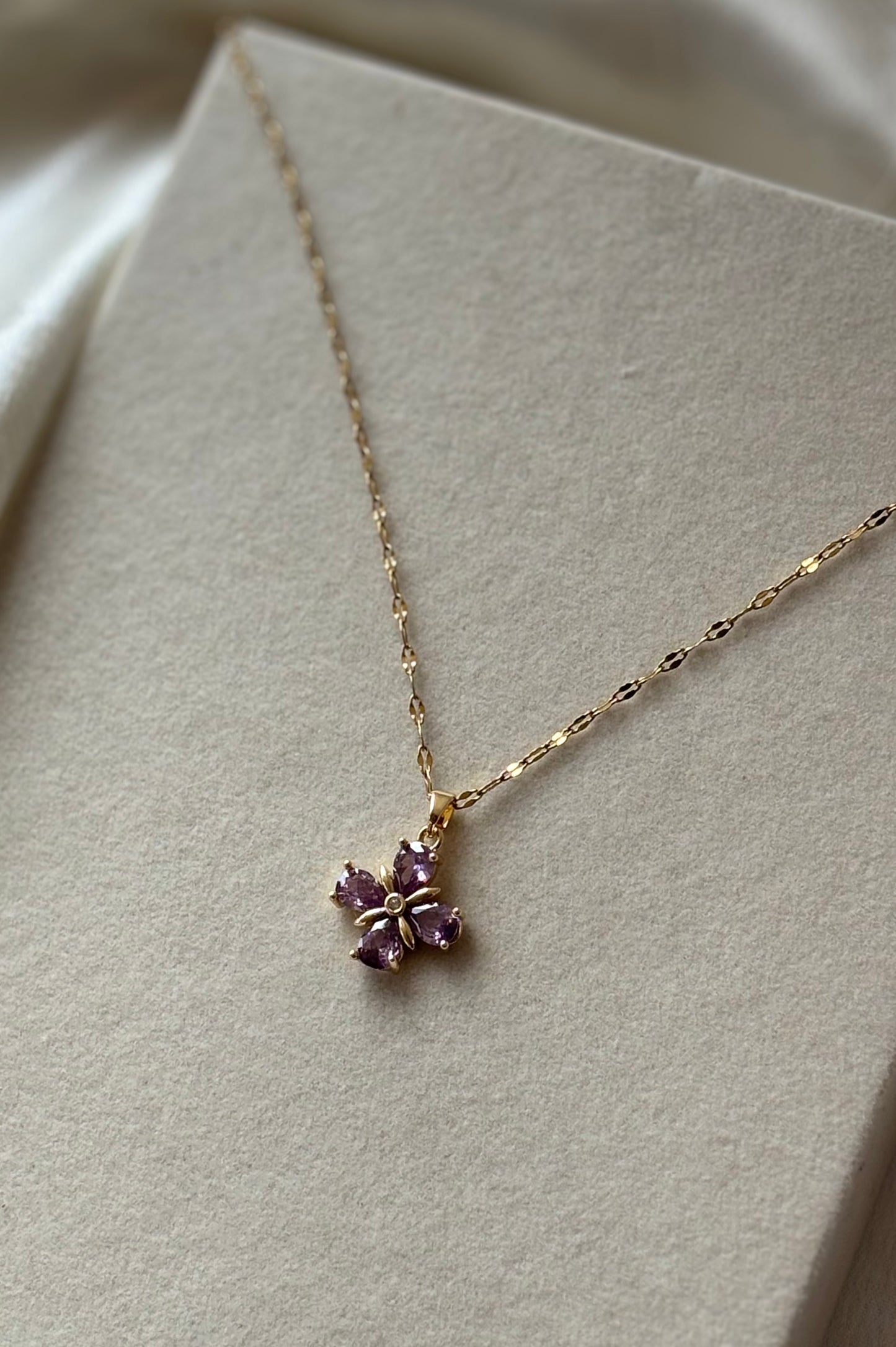 Anti tarnish gold plated violet 4 petal pendant necklace