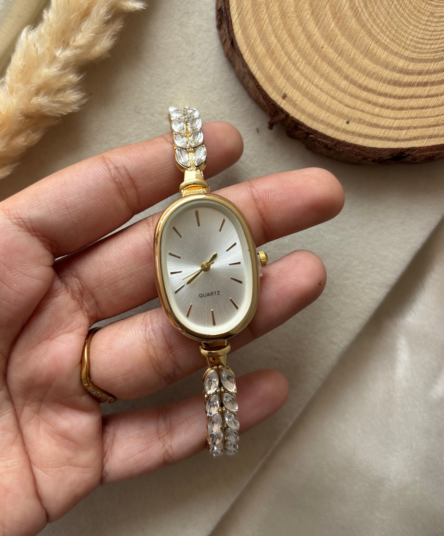 Adjustable bracelet stone watch