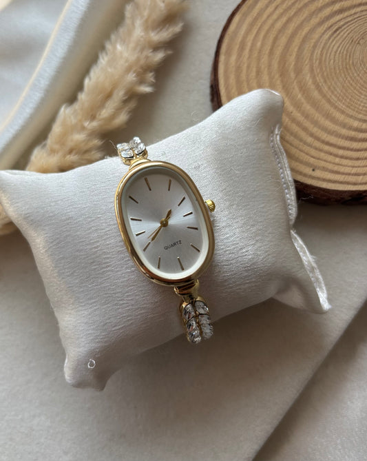 Adjustable bracelet stone watch