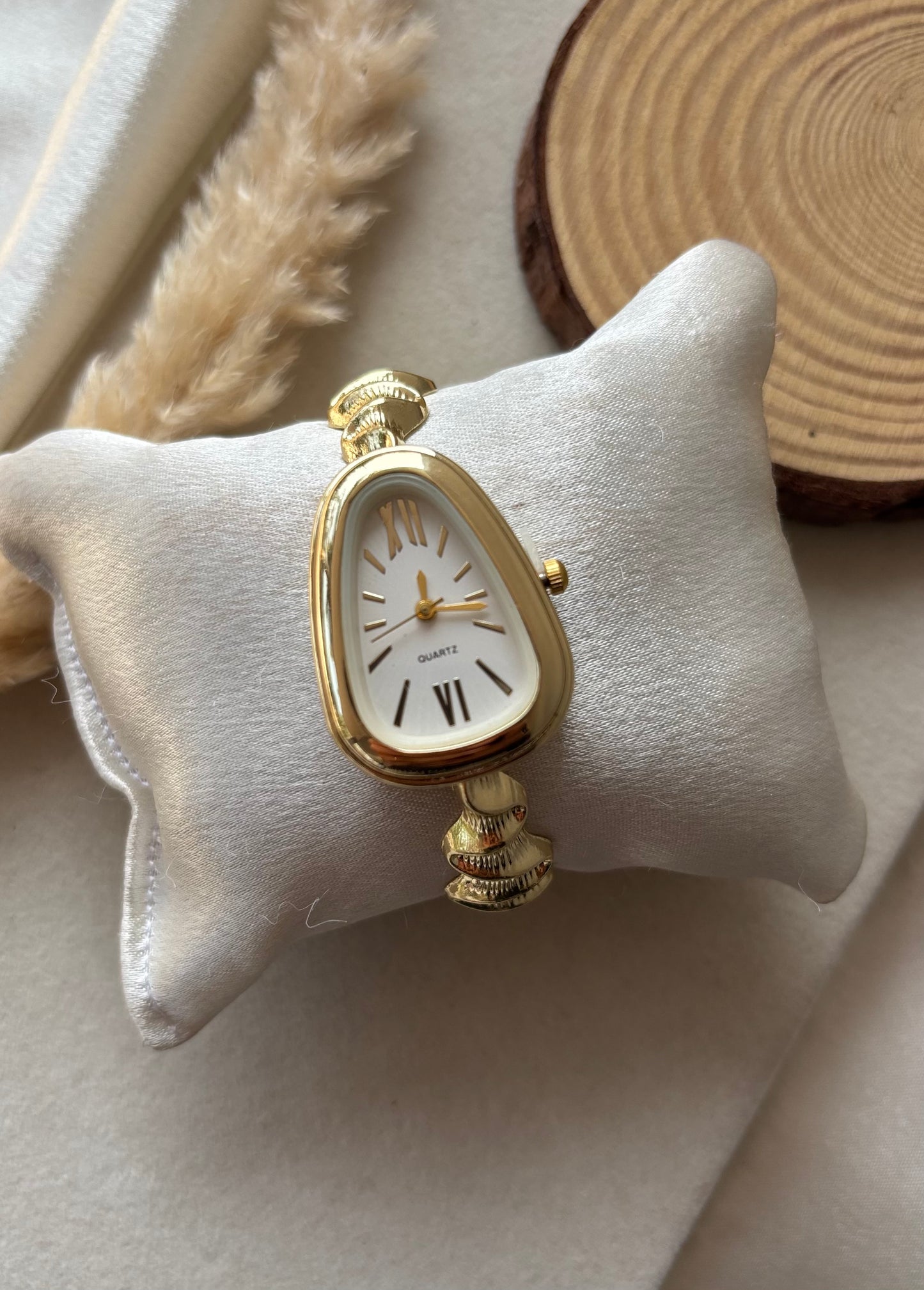 Adjustable bracelet watch