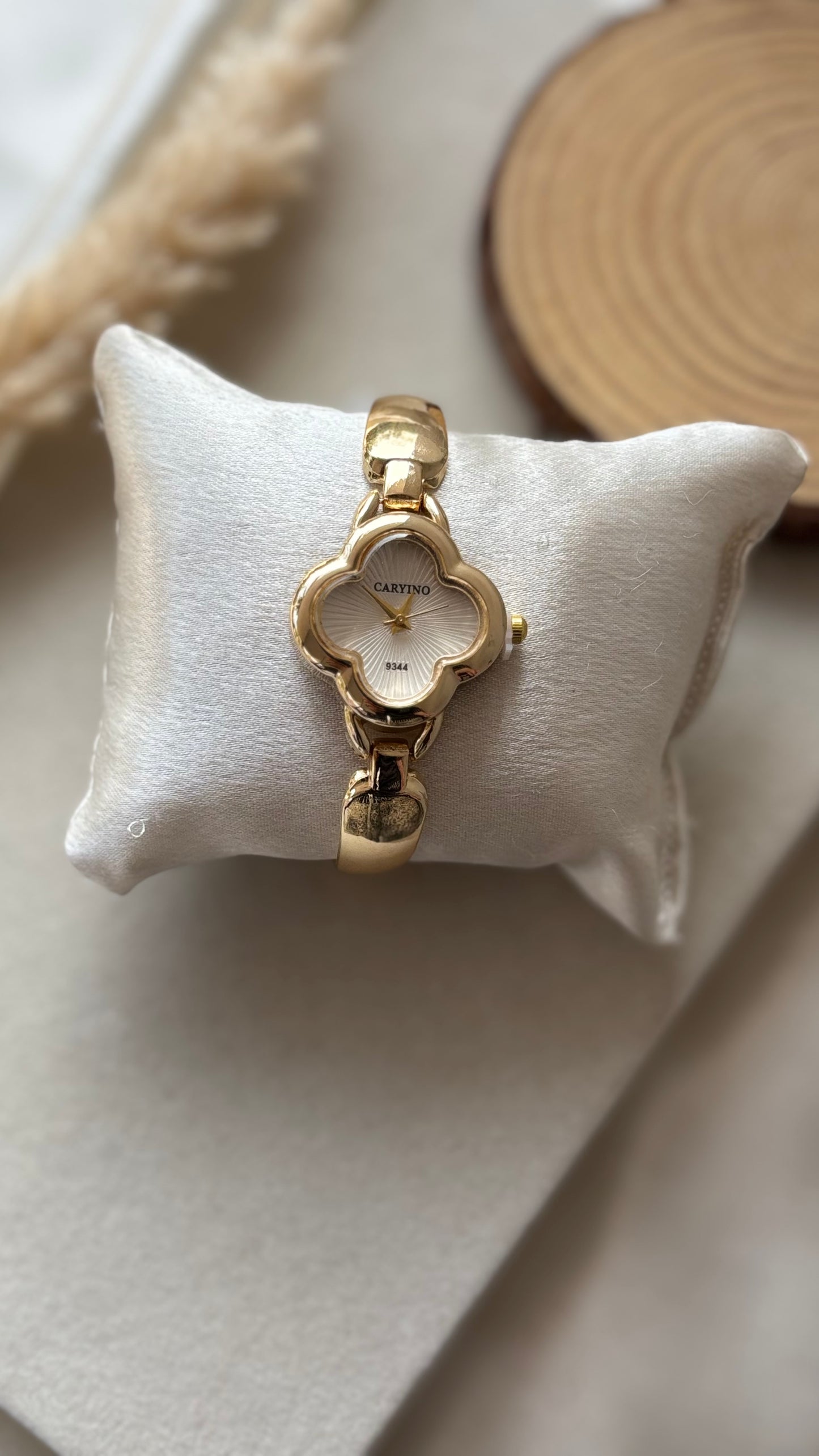 Premium clove shape watch
