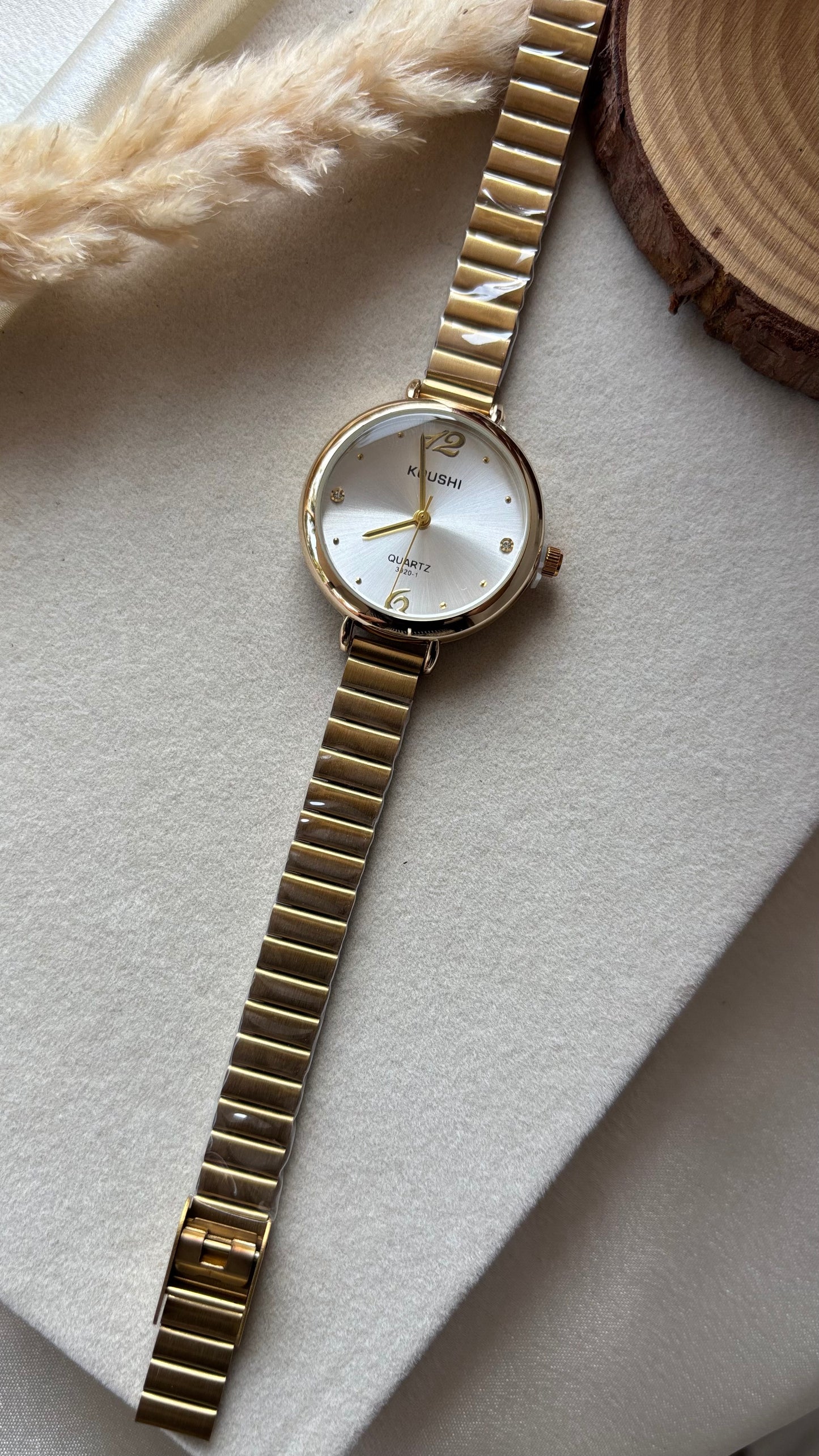 Premium round sinple and elegant watch