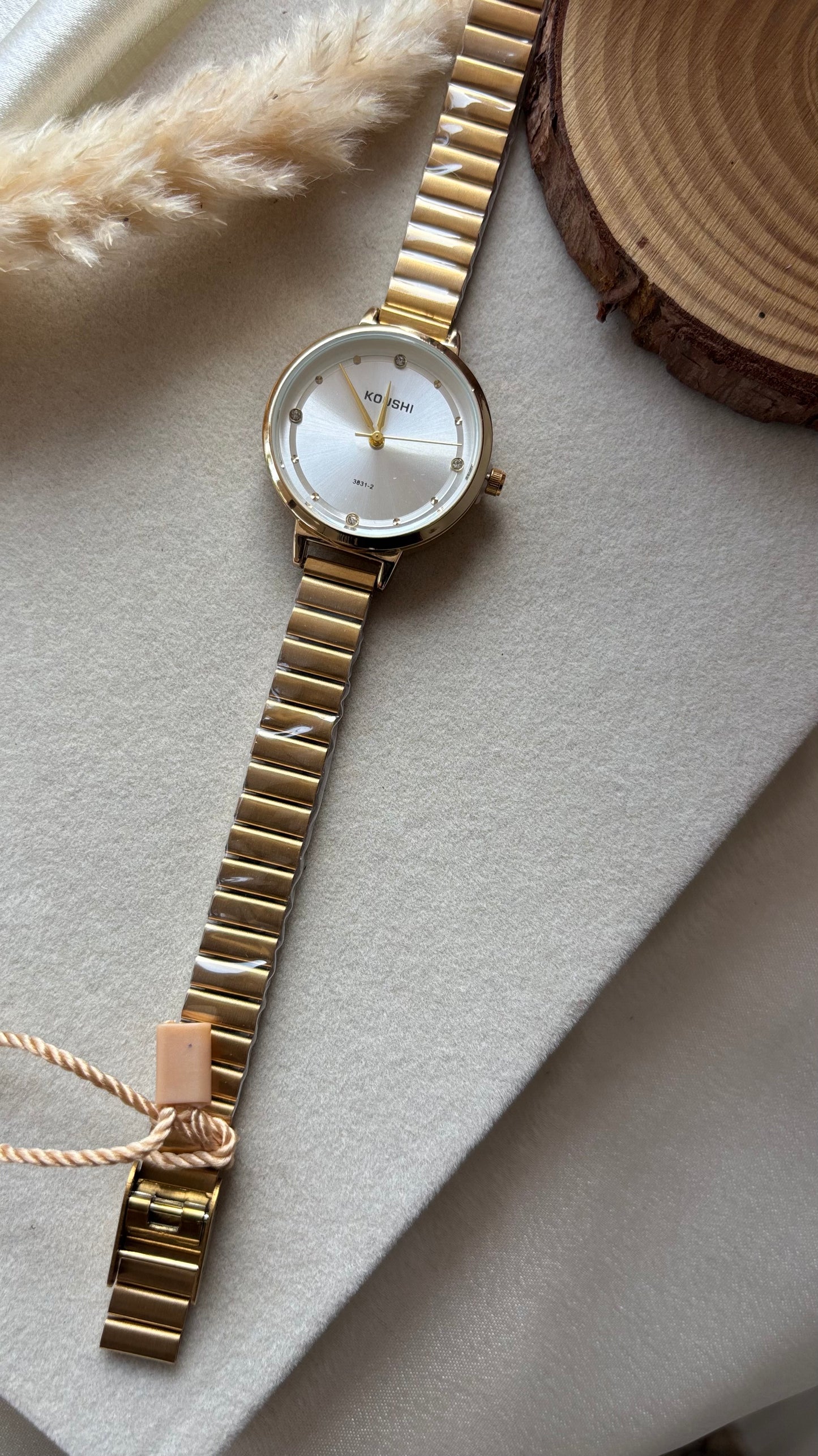 Premium round elegant watch