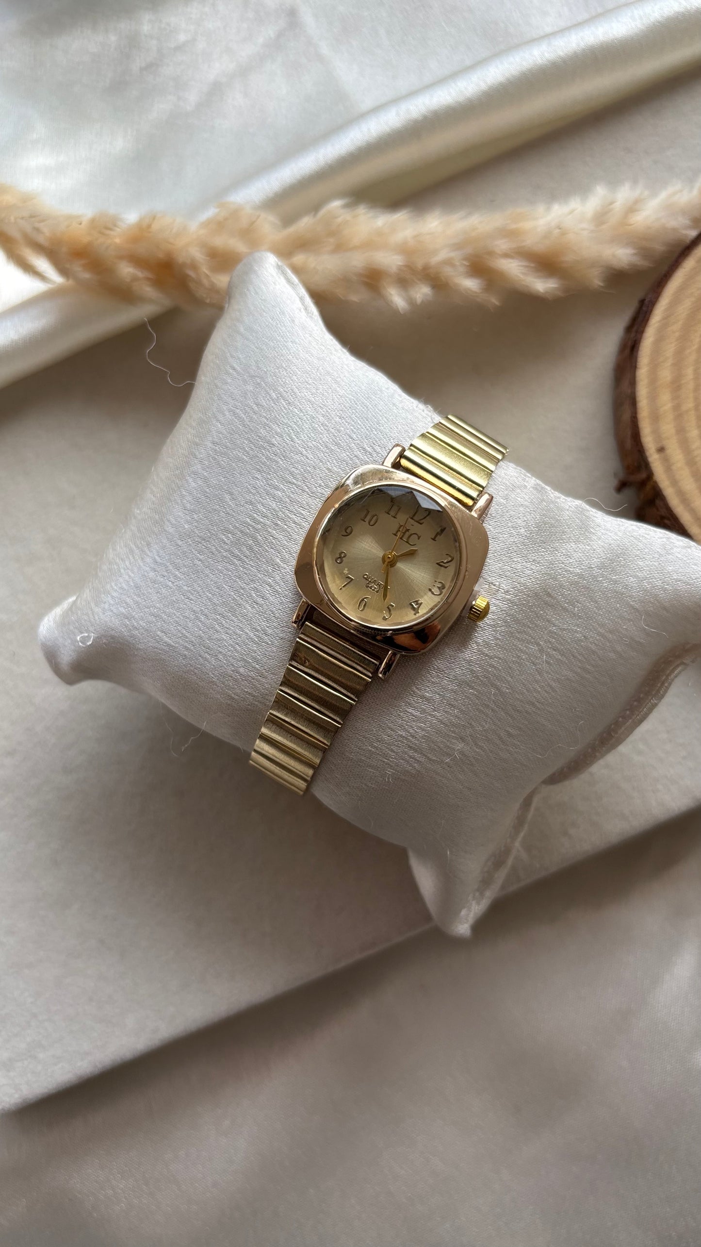 Premium lite yellow watch