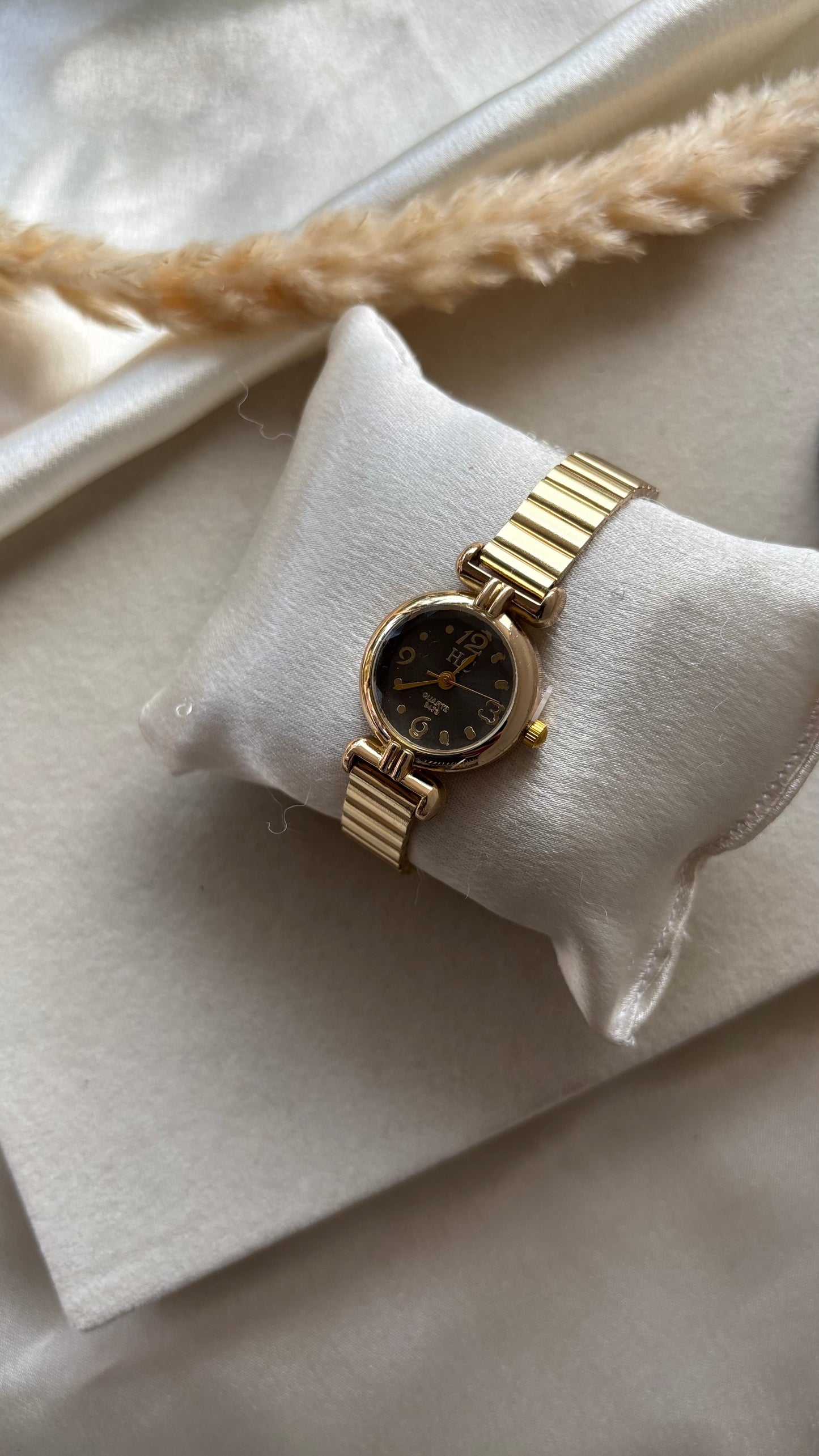 Premium round black watch