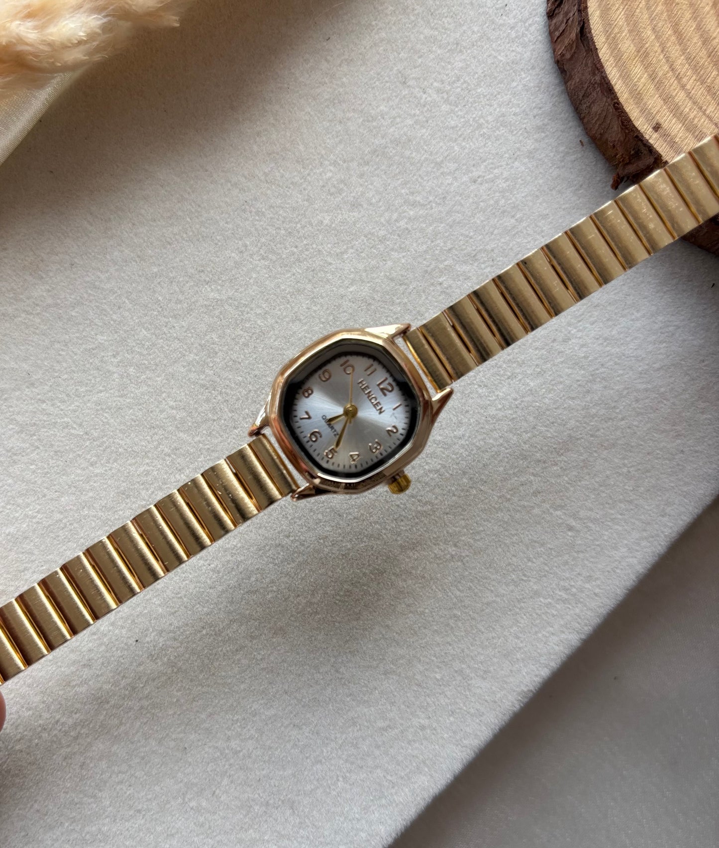 Premium pinteresty watch