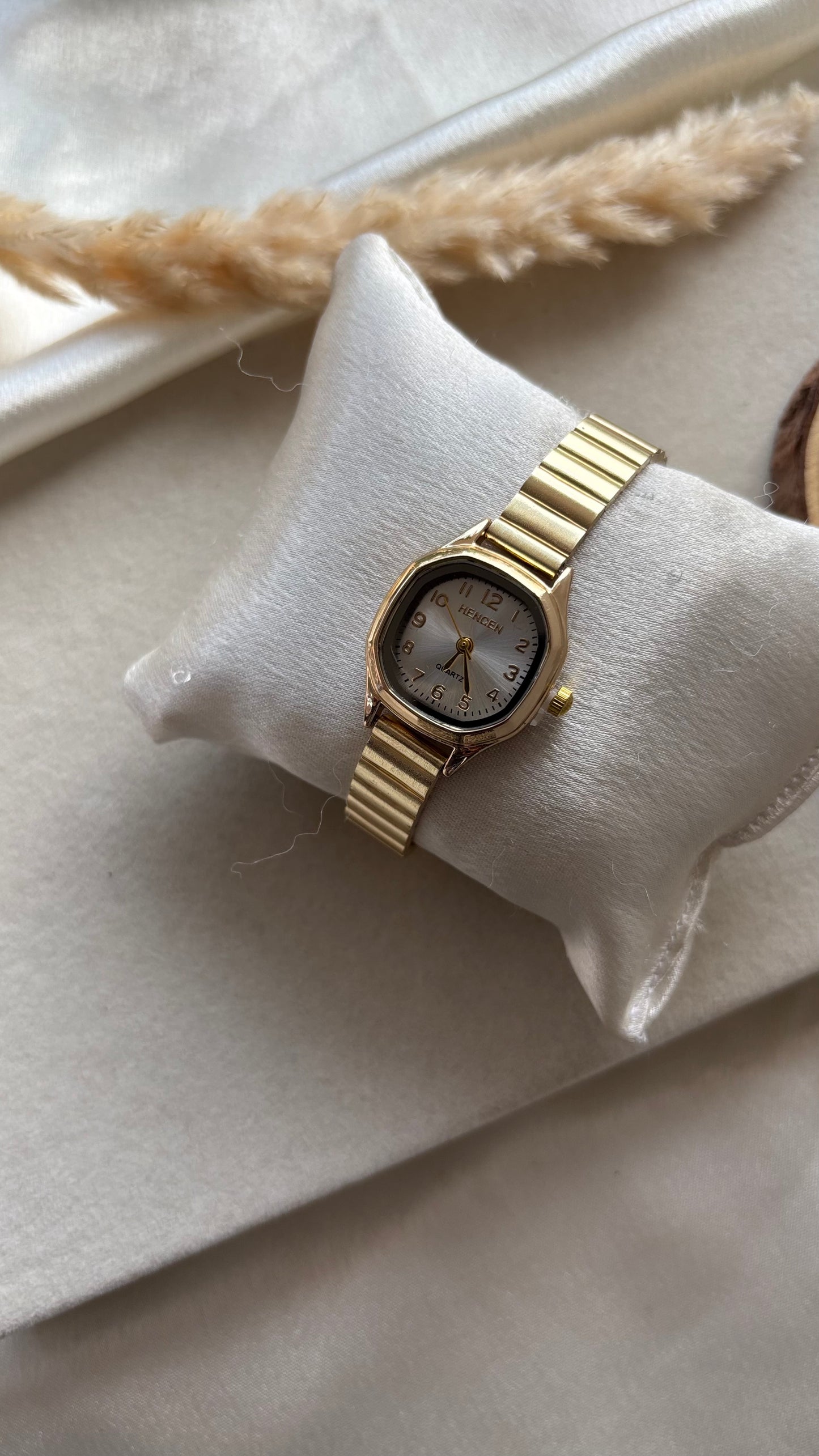 Premium pinteresty watch