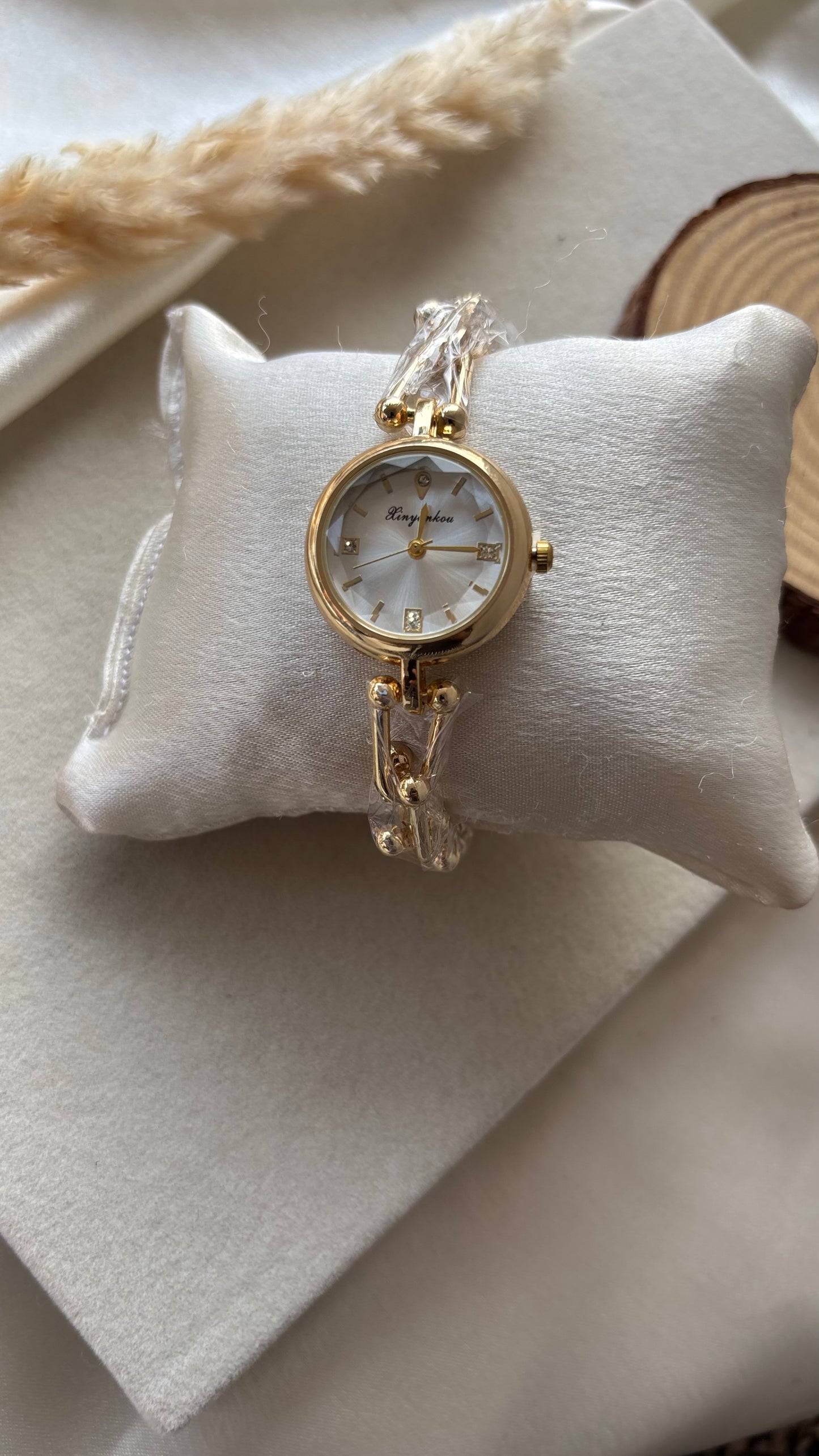 Premium white trending watch