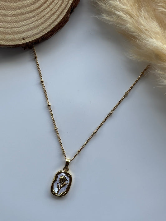 Anti tarnish gold plated gold and white rose pendant