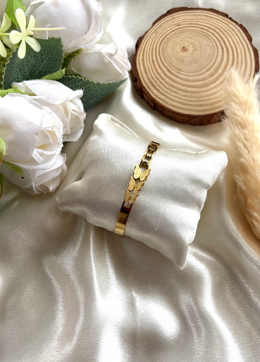Anti tarnish gold plated bangle ( diameter 6 cm )