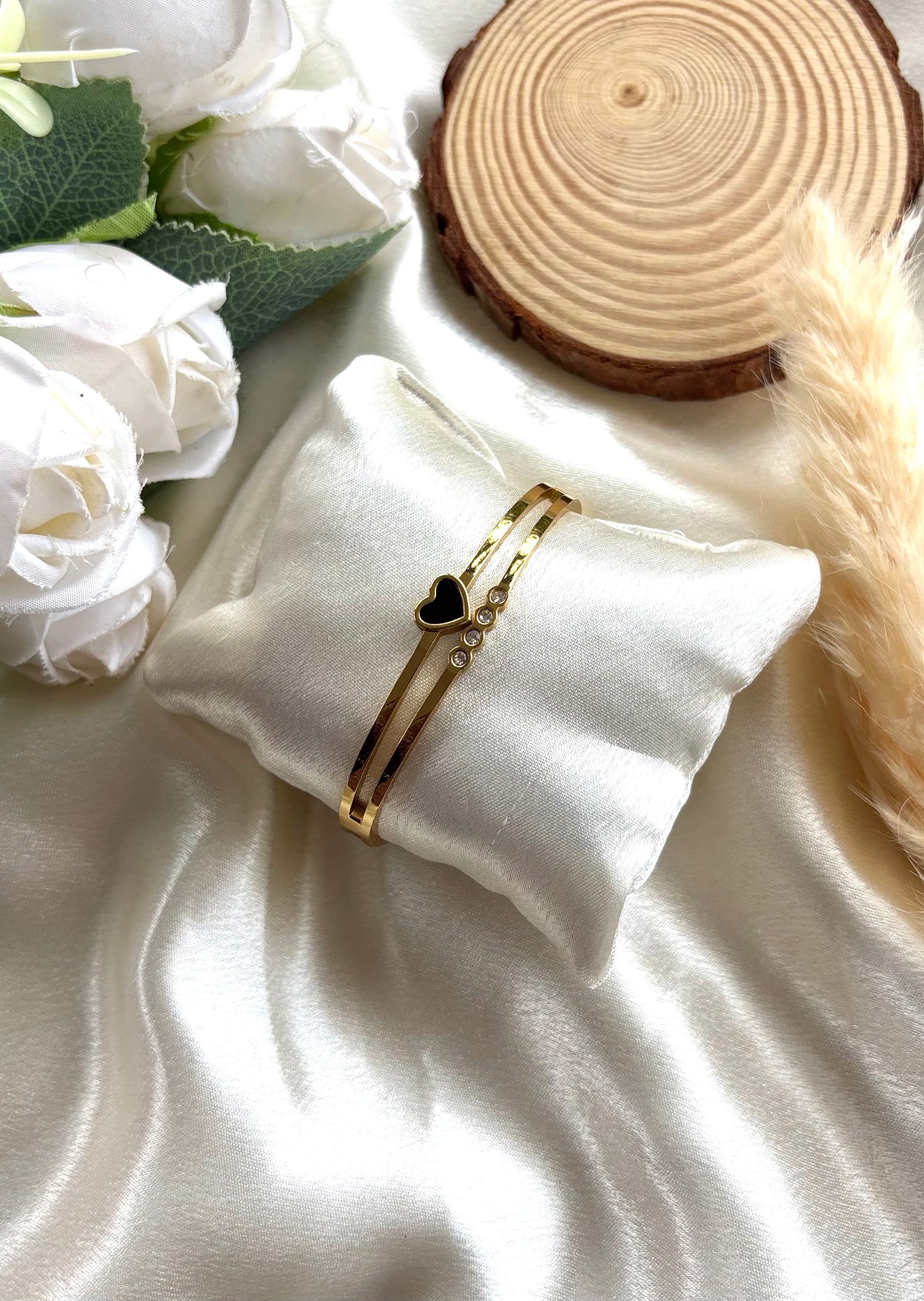 Anti tarnish gold plated openable bangle(diameter 6 cm )