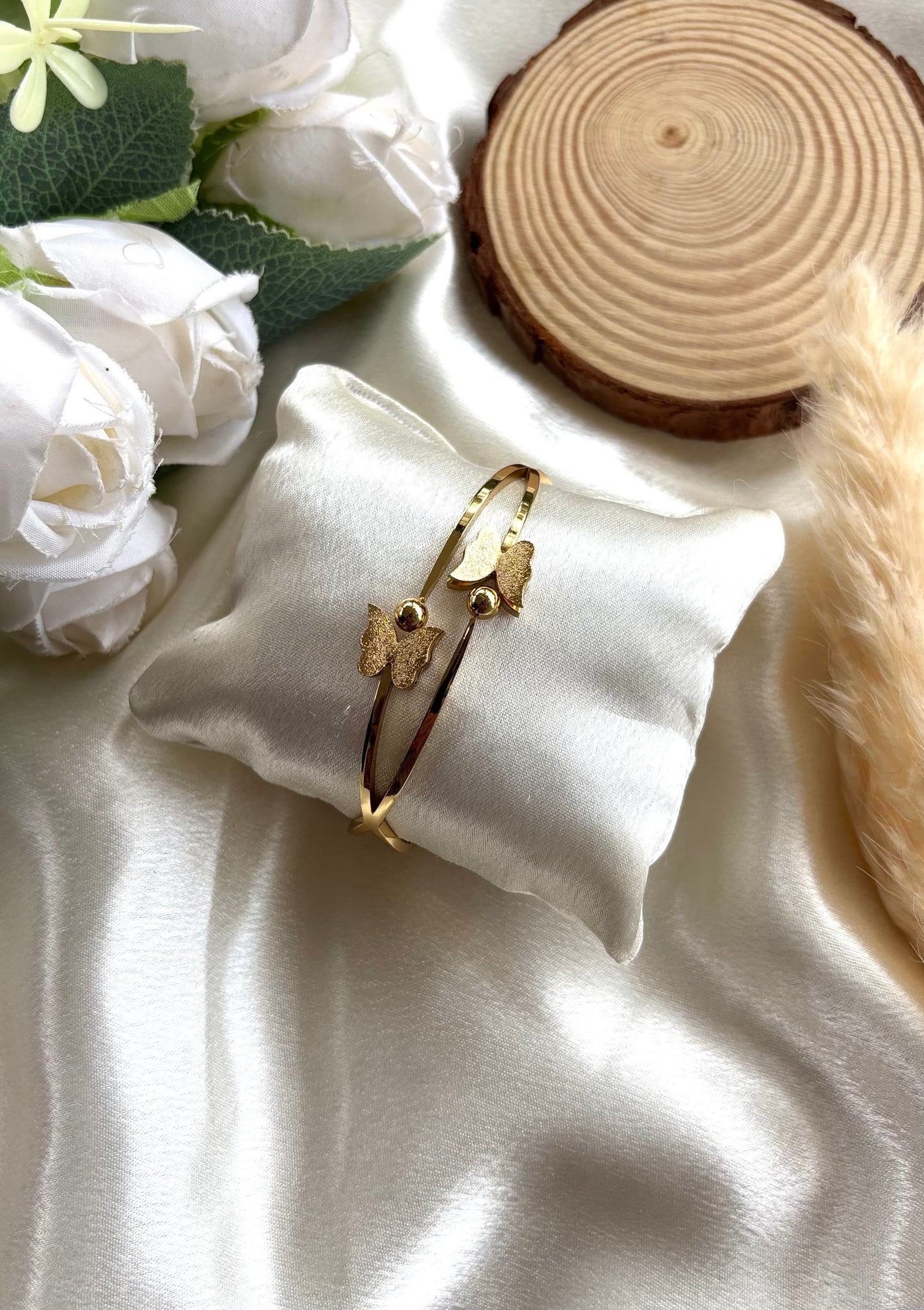 Anti tarnish gold plated openable bangle ( diameter 6cm )