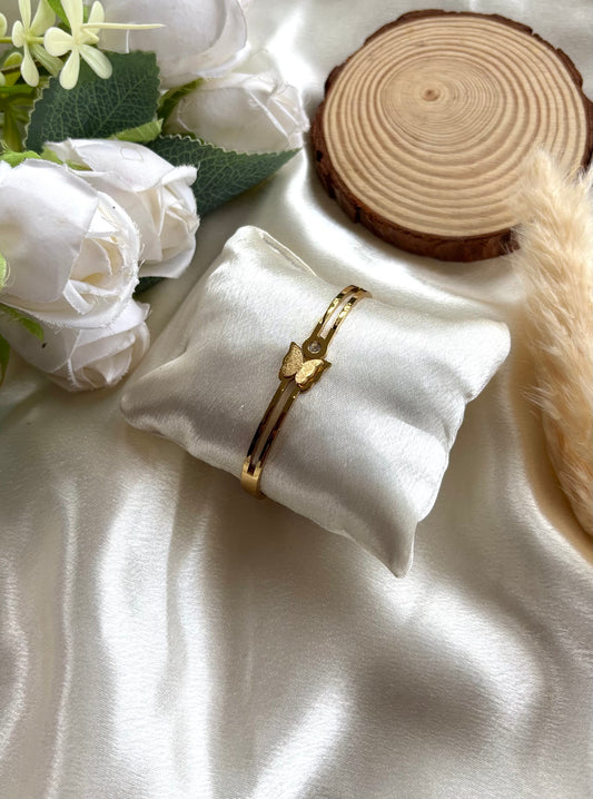 Anti tarnish gold plated openable bangle ( diameter 6cm )