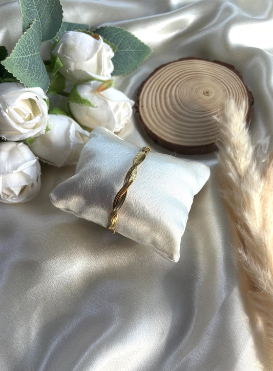 Anti tarnish gold plated twisted snakechain bracelet