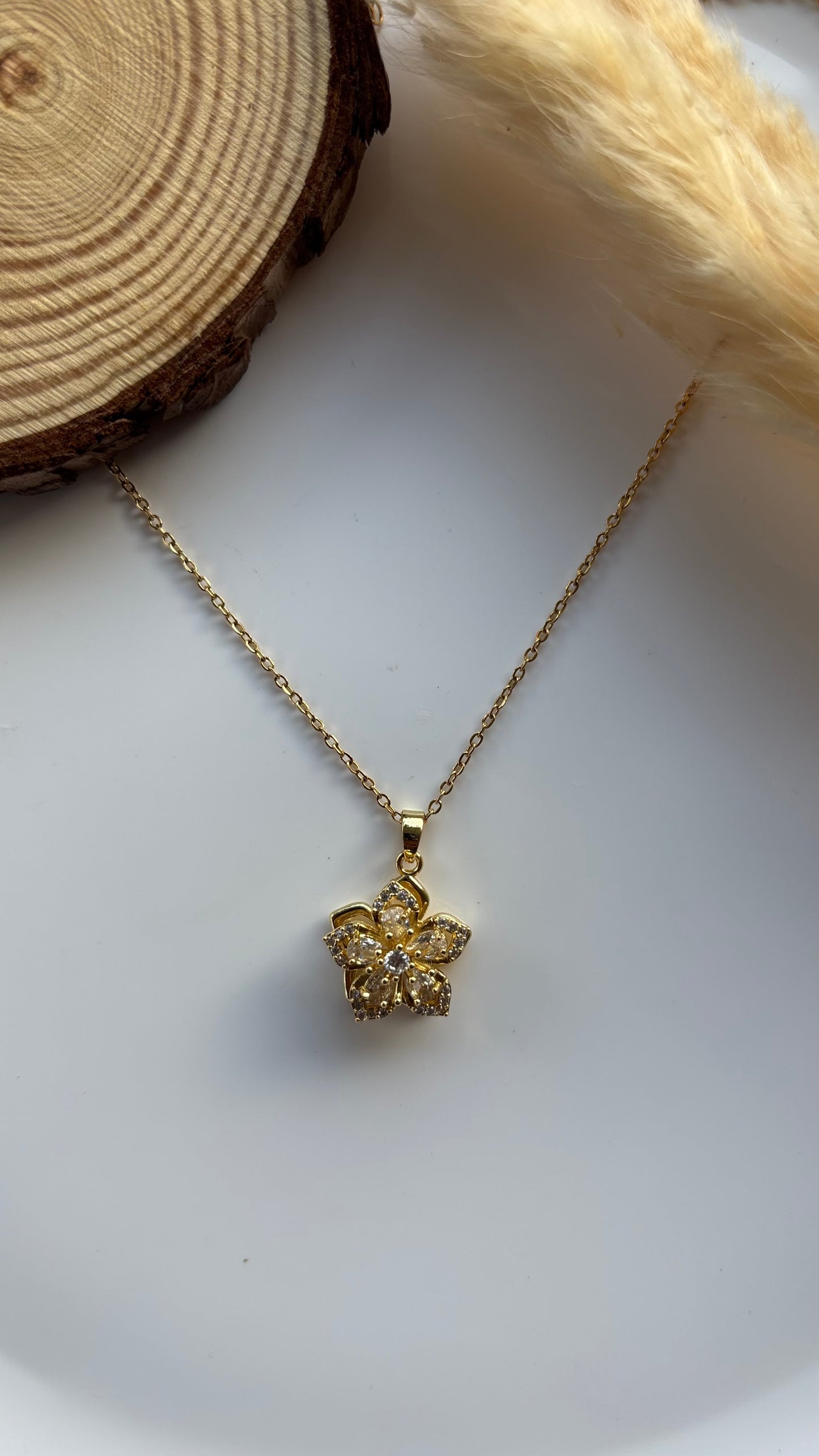 Anti tarnish gold plated rotating flower necklace