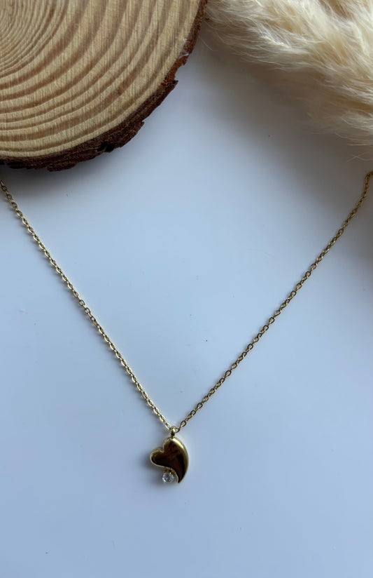Anti tarnish goldplated heart with stone pendant