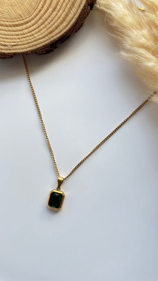 Anti tarnish gold plated green stone pendent