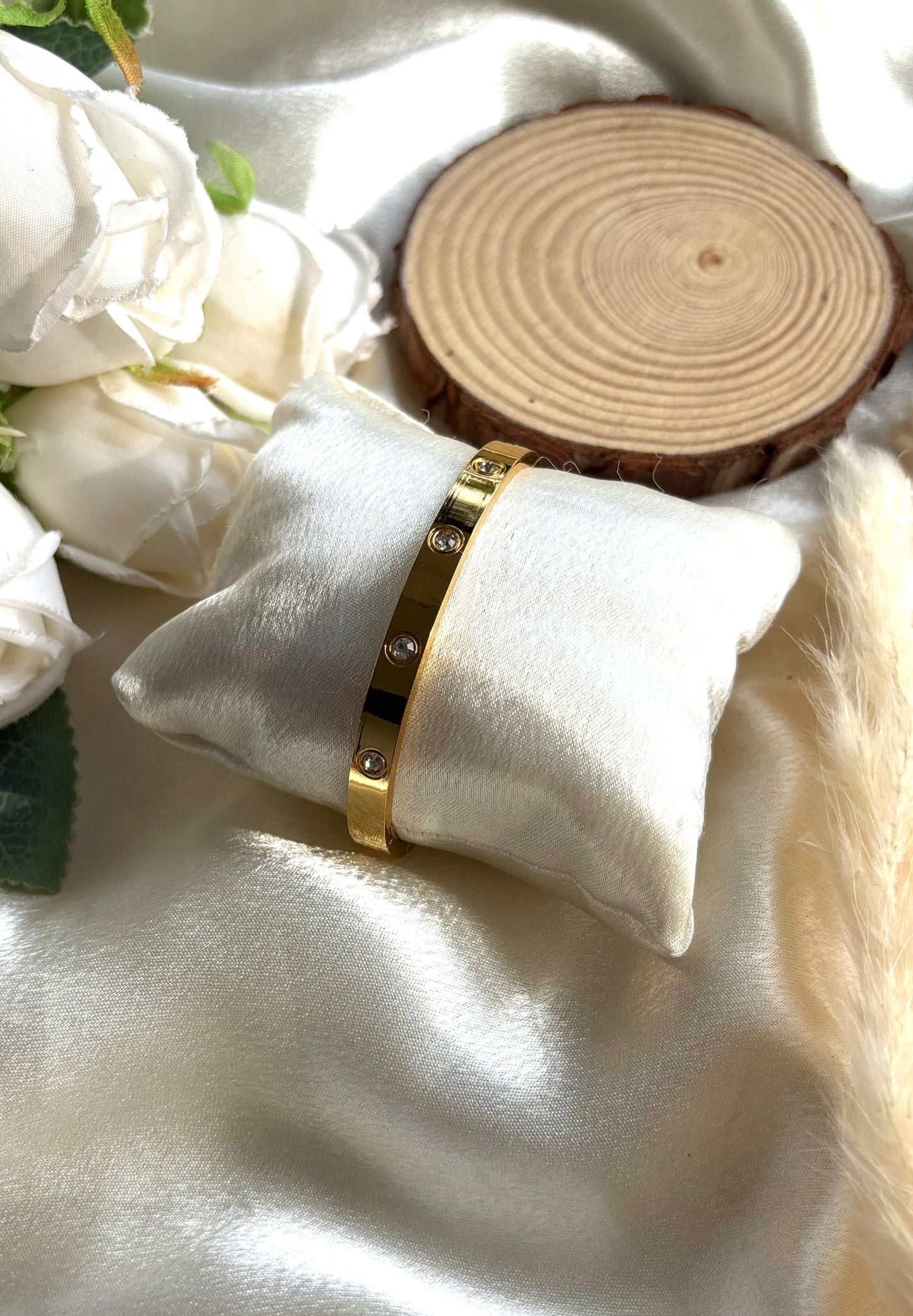 Anti tarnish gold plated stone bangle