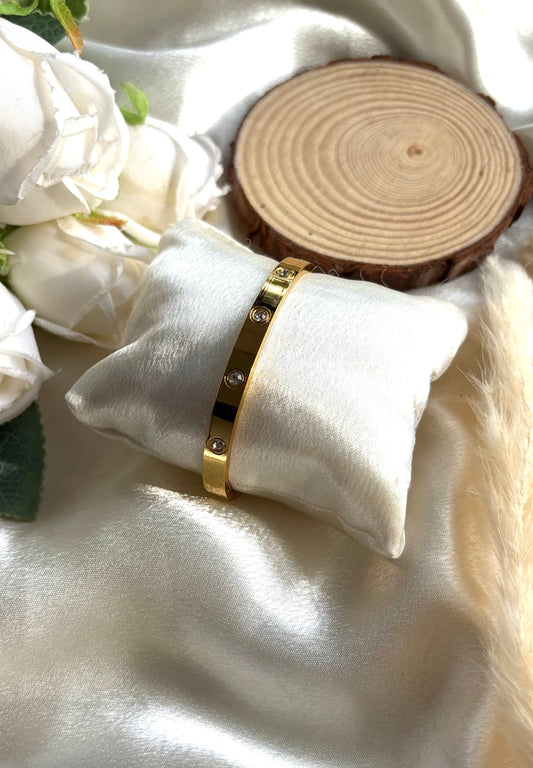 Anti tarnish gold plated stone bangle