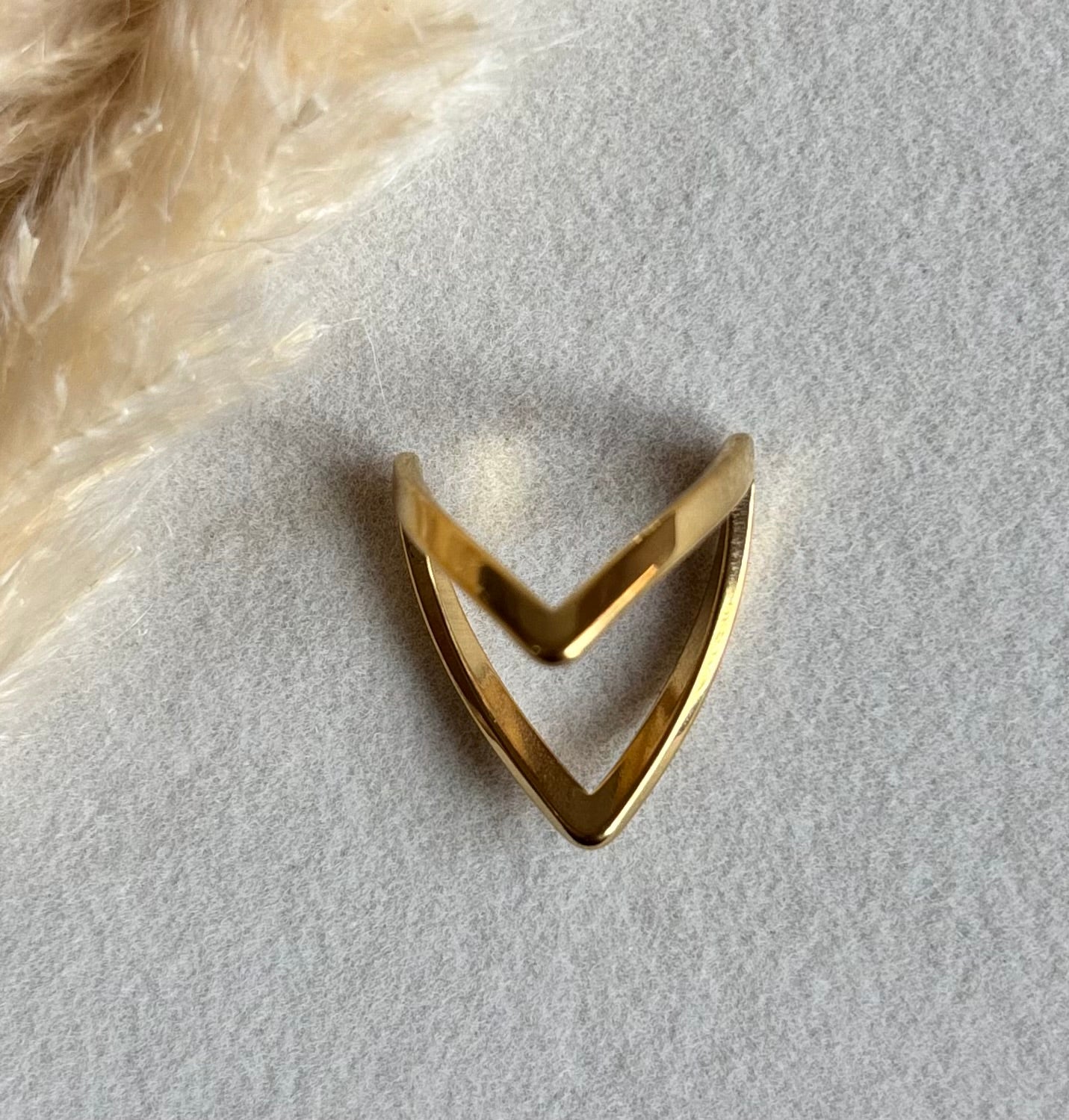 Anti tarnish gold plated v ring