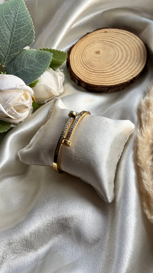 Anti tarnish gold plated bangle(diameter 6cm)