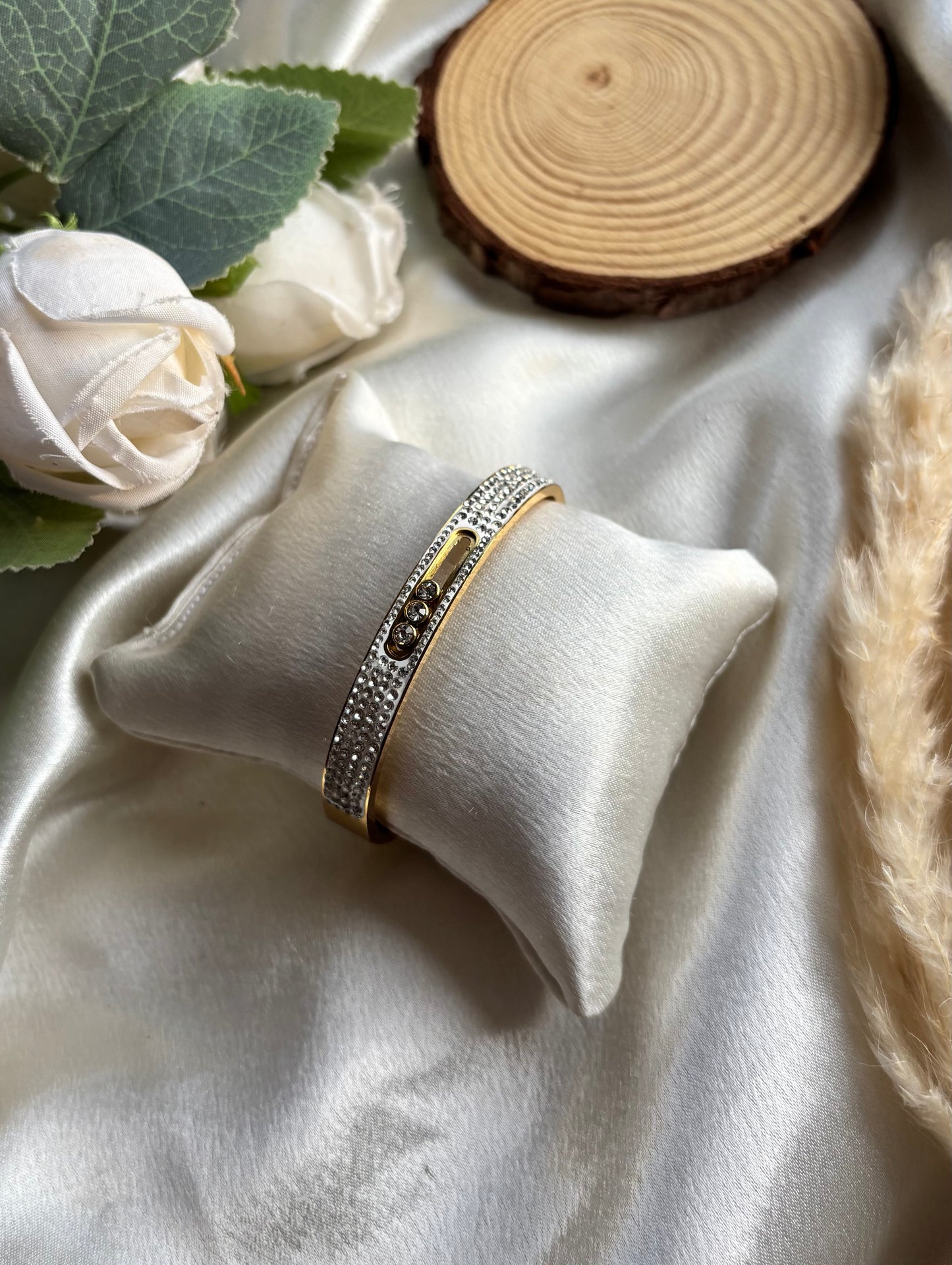 Anti tarnish gold plated bangle( diameter 6 cm)