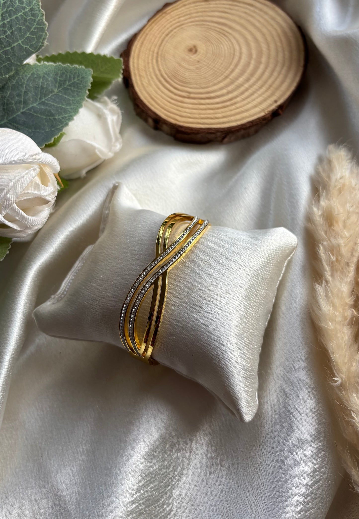 Anti tarnish gold plated bangle diameter 6cm