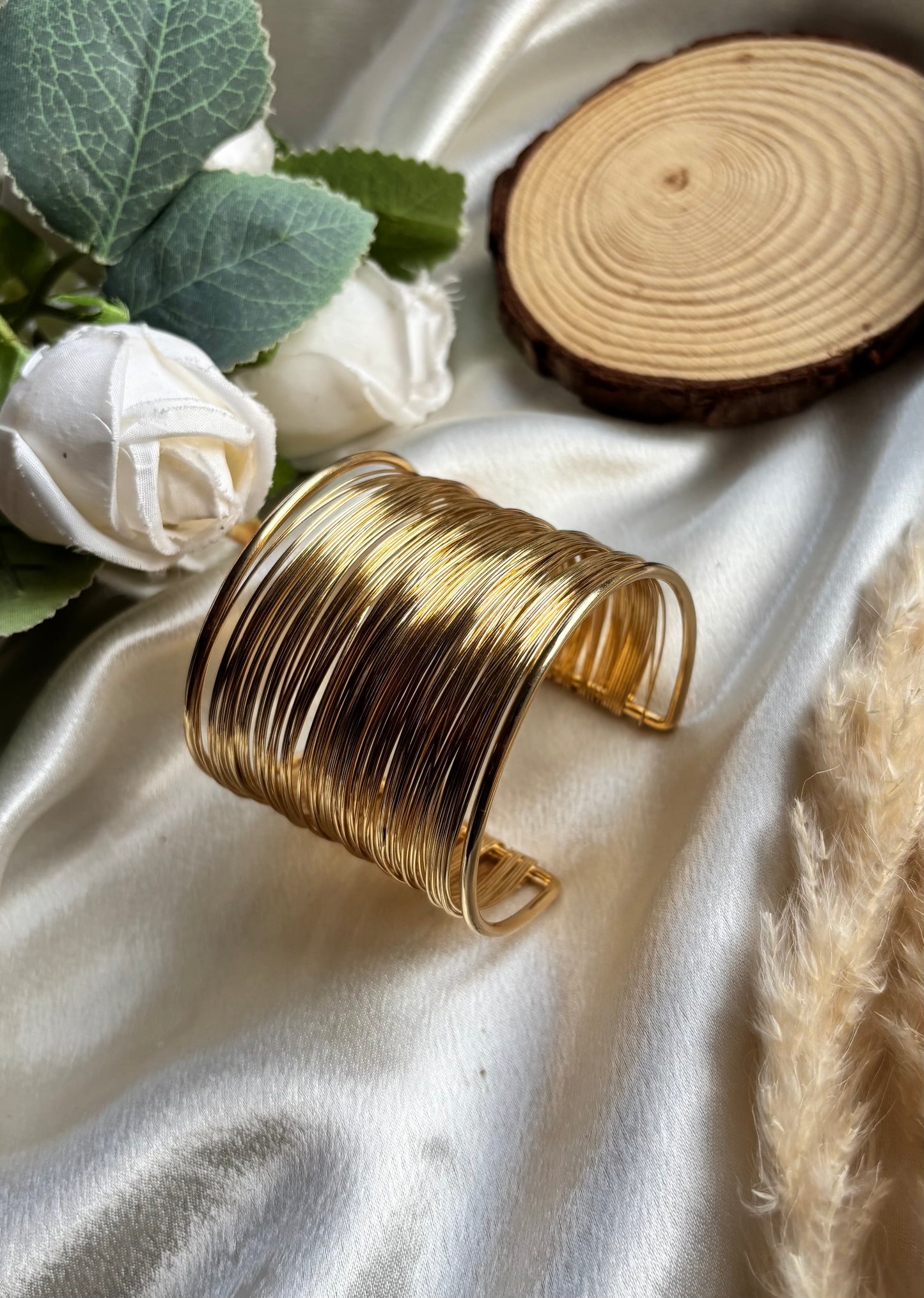 Cuff bangle adjustable