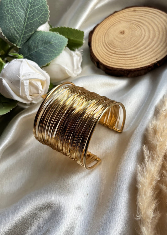 Cuff bangle adjustable