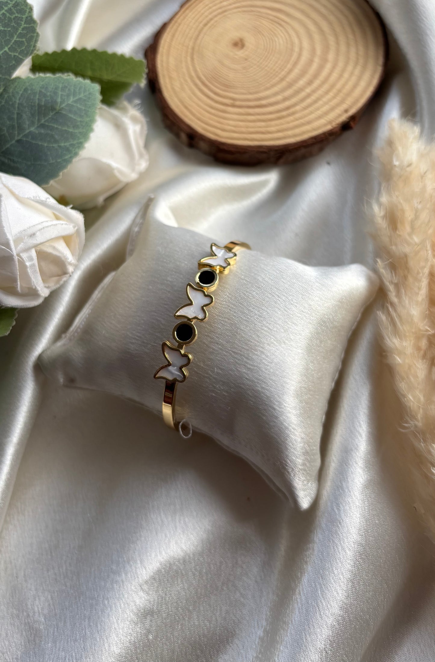 Anti tarnish gold plated bangle diameter 6cm